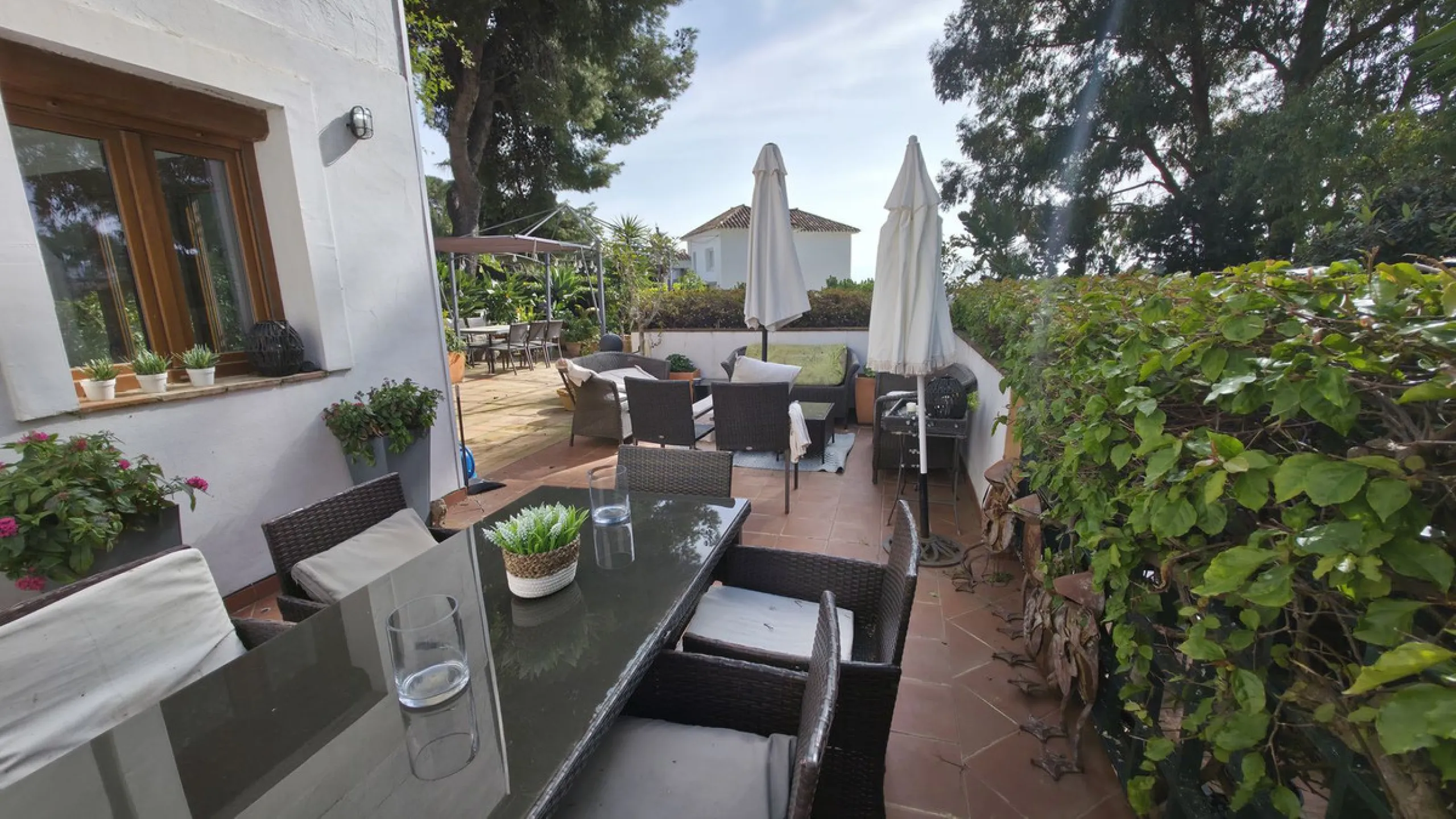 House - Detached Villa в продаже в Estepona, Málaga. В доме 6 спален и 5 ванных комнат. Площадь дома 467 м². Площадь участка 4468 м²