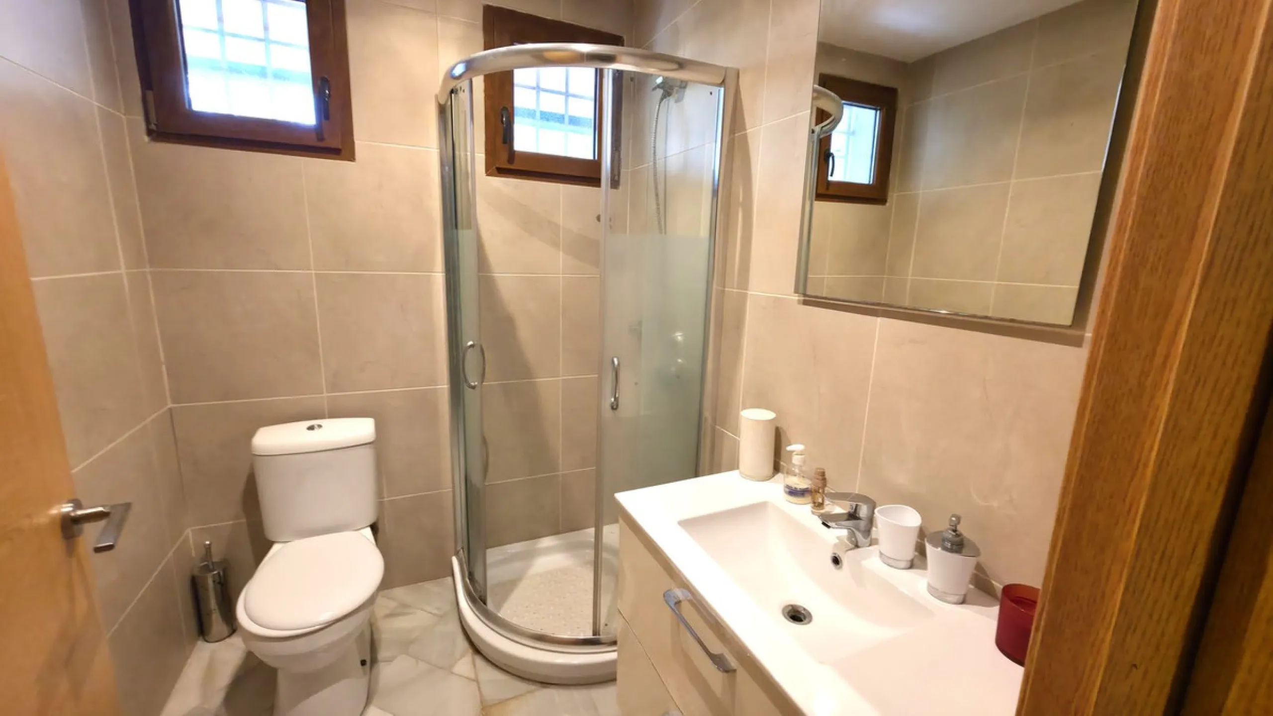 House - Detached Villa в продаже в Estepona, Málaga. В доме 6 спален и 5 ванных комнат. Площадь дома 467 м². Площадь участка 4468 м²
