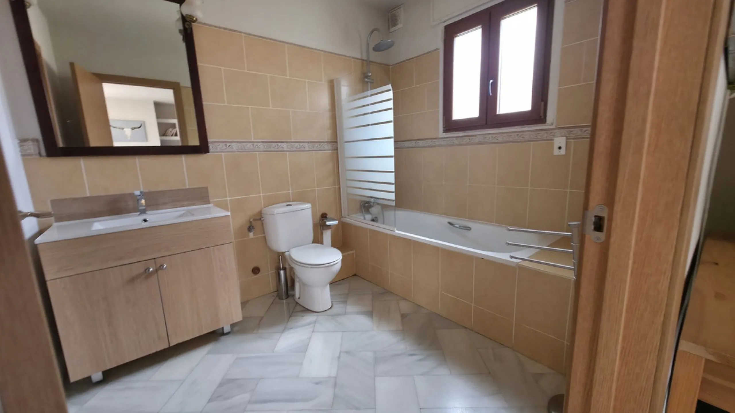 House - Detached Villa в продаже в Estepona, Málaga. В доме 6 спален и 5 ванных комнат. Площадь дома 467 м². Площадь участка 4468 м²