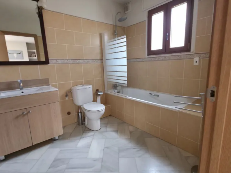 House - Detached Villa в продаже в Estepona, Málaga. В доме 6 спален и 5 ванных комнат. Площадь дома 467 м². Площадь участка 4468 м²