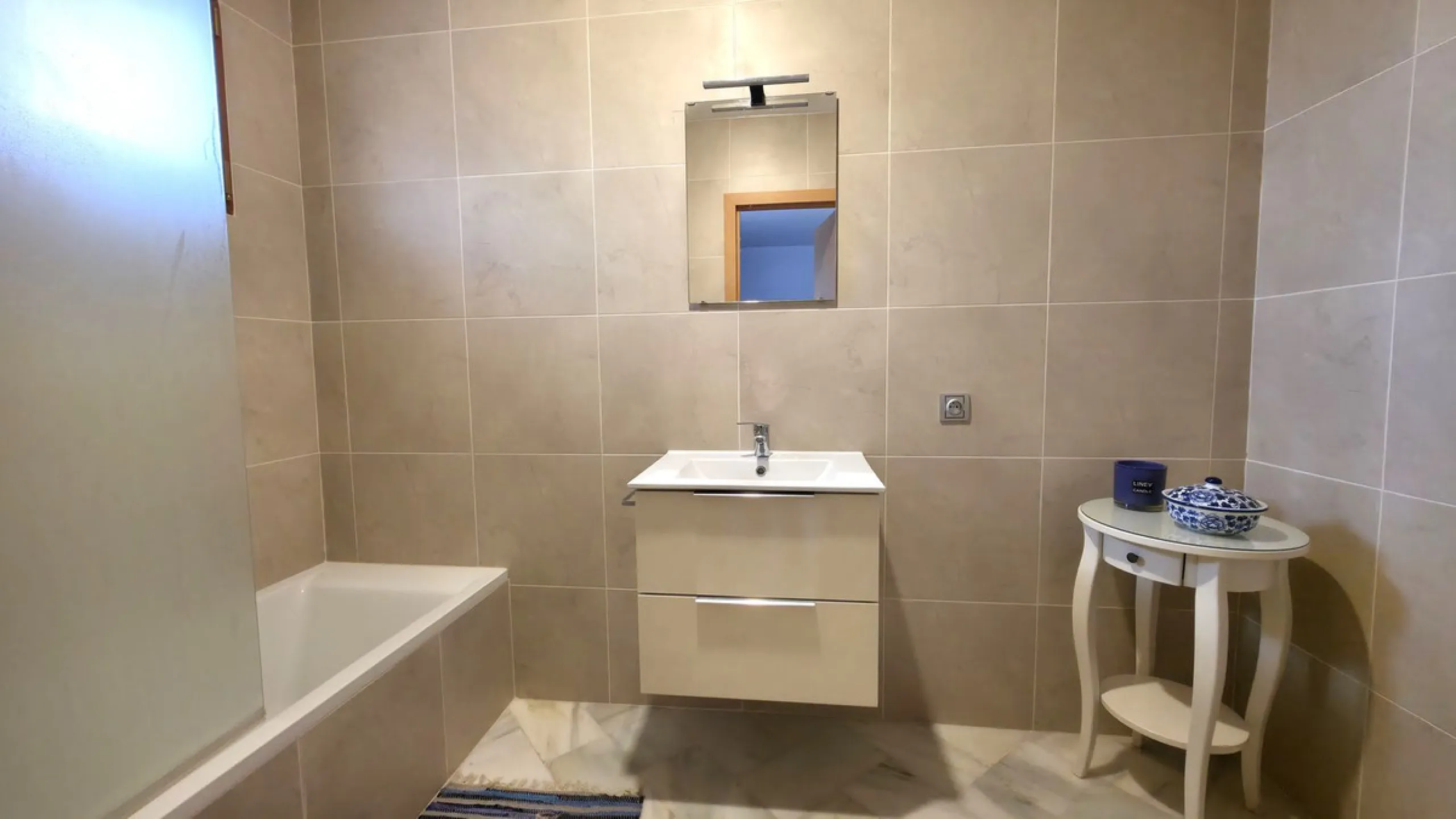 House - Detached Villa в продаже в Estepona, Málaga. В доме 6 спален и 5 ванных комнат. Площадь дома 467 м². Площадь участка 4468 м²