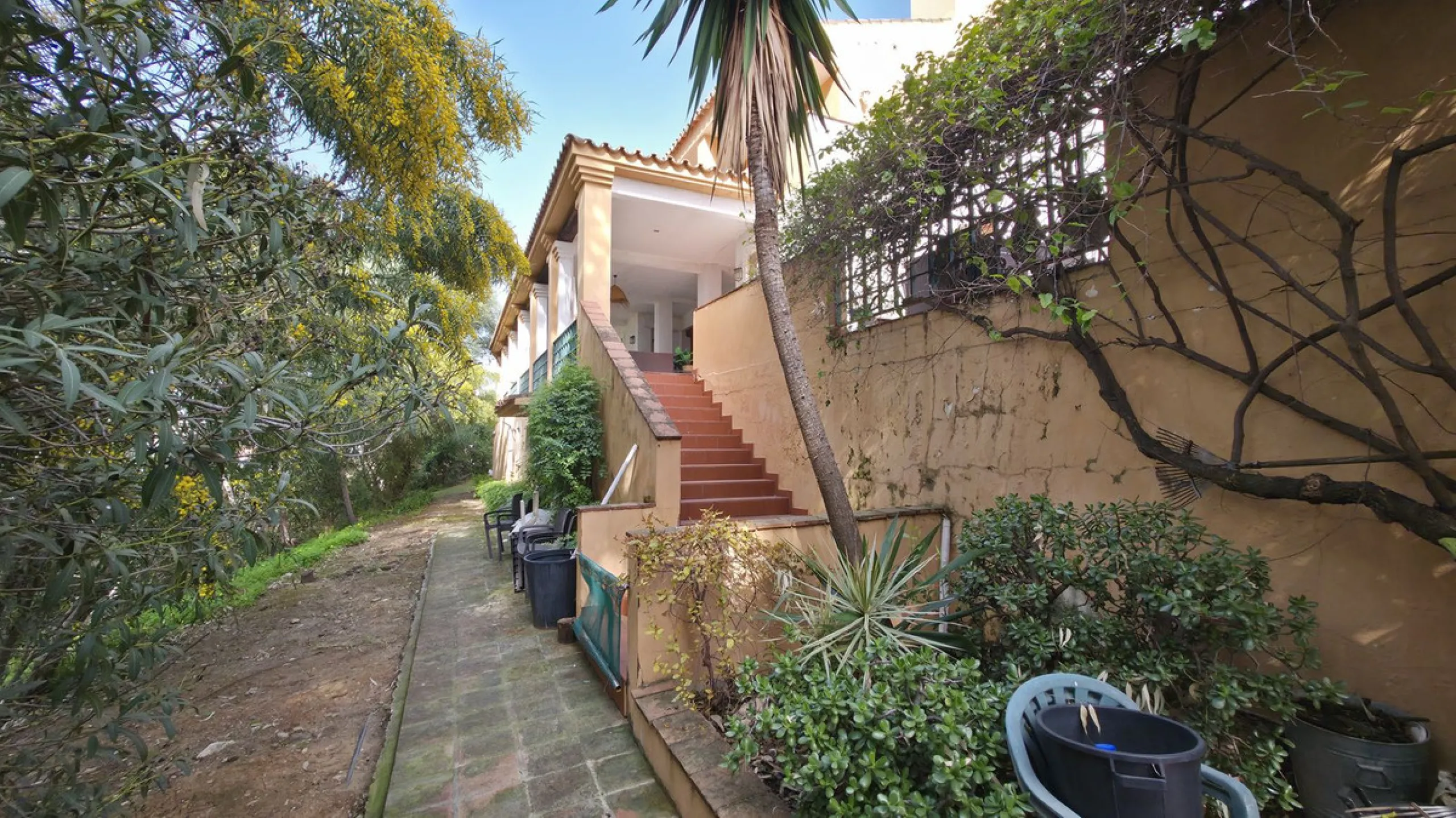 House - Detached Villa в продаже в Estepona, Málaga. В доме 6 спален и 5 ванных комнат. Площадь дома 467 м². Площадь участка 4468 м²