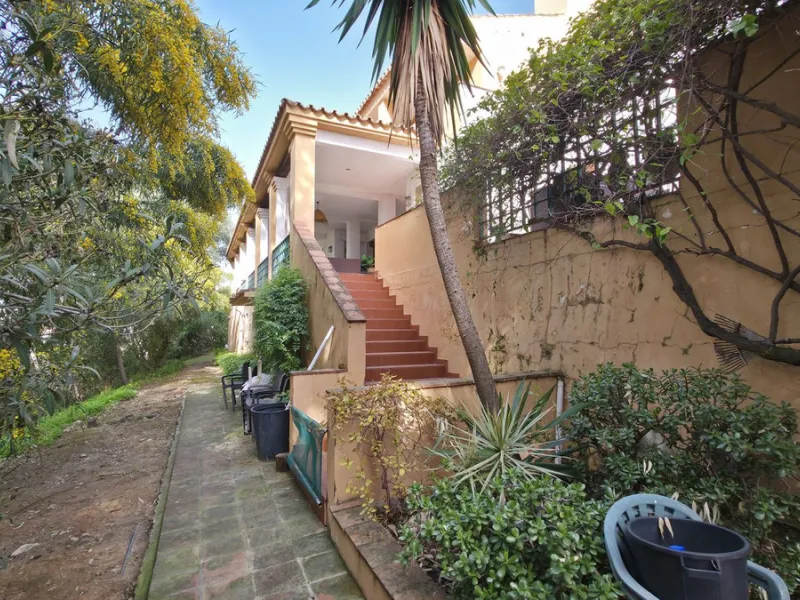 House - Detached Villa в продаже в Estepona, Málaga. В доме 6 спален и 5 ванных комнат. Площадь дома 467 м². Площадь участка 4468 м²