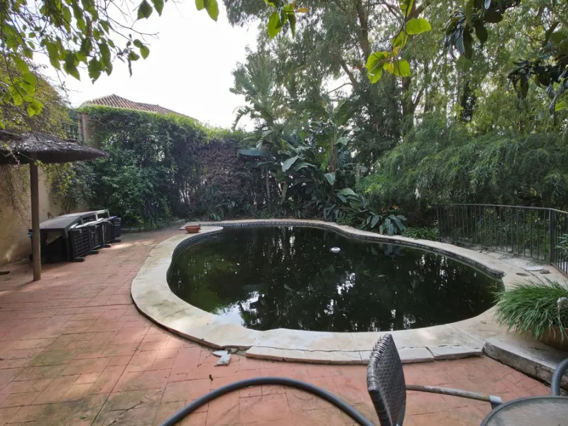 House - Detached Villa в продаже в Estepona, Málaga. В доме 6 спален и 5 ванных комнат. Площадь дома 467 м². Площадь участка 4468 м²