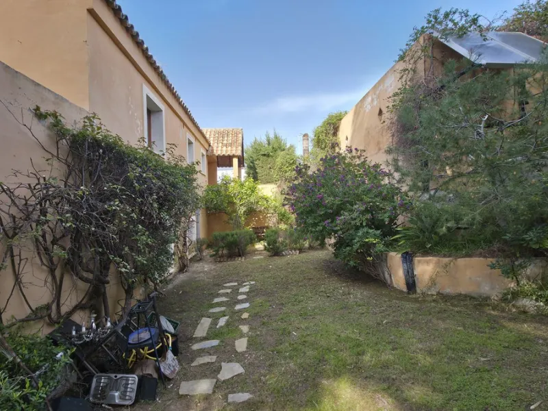 House - Detached Villa в продаже в Estepona, Málaga. В доме 6 спален и 5 ванных комнат. Площадь дома 467 м². Площадь участка 4468 м²