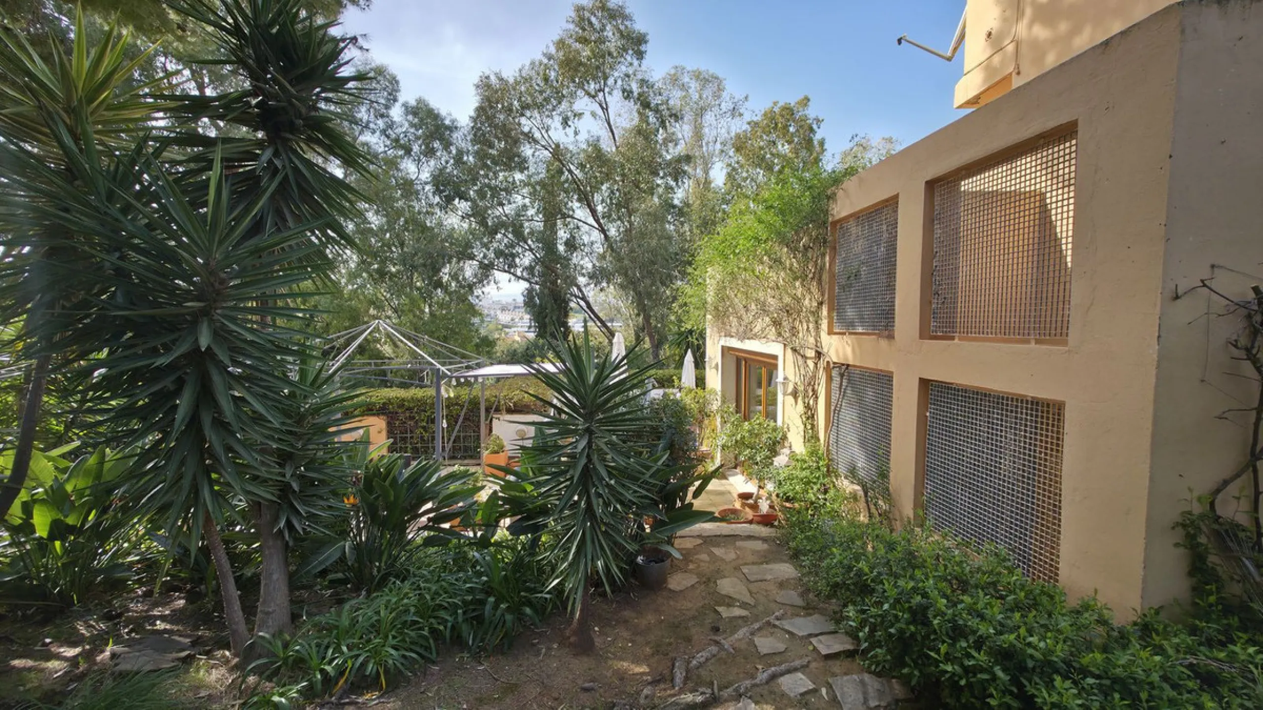 House - Detached Villa в продаже в Estepona, Málaga. В доме 6 спален и 5 ванных комнат. Площадь дома 467 м². Площадь участка 4468 м²