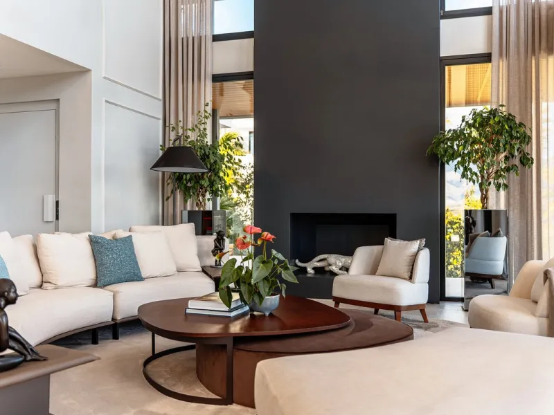 Perched on the coast, in the tranquil hills of La Mairena, this contemporary villa offers a balanced blend of architectural elegance, privacy, and expansive views of the Mediterranean. Surrounded by protected natural landscapes, the residence enjoys a ser