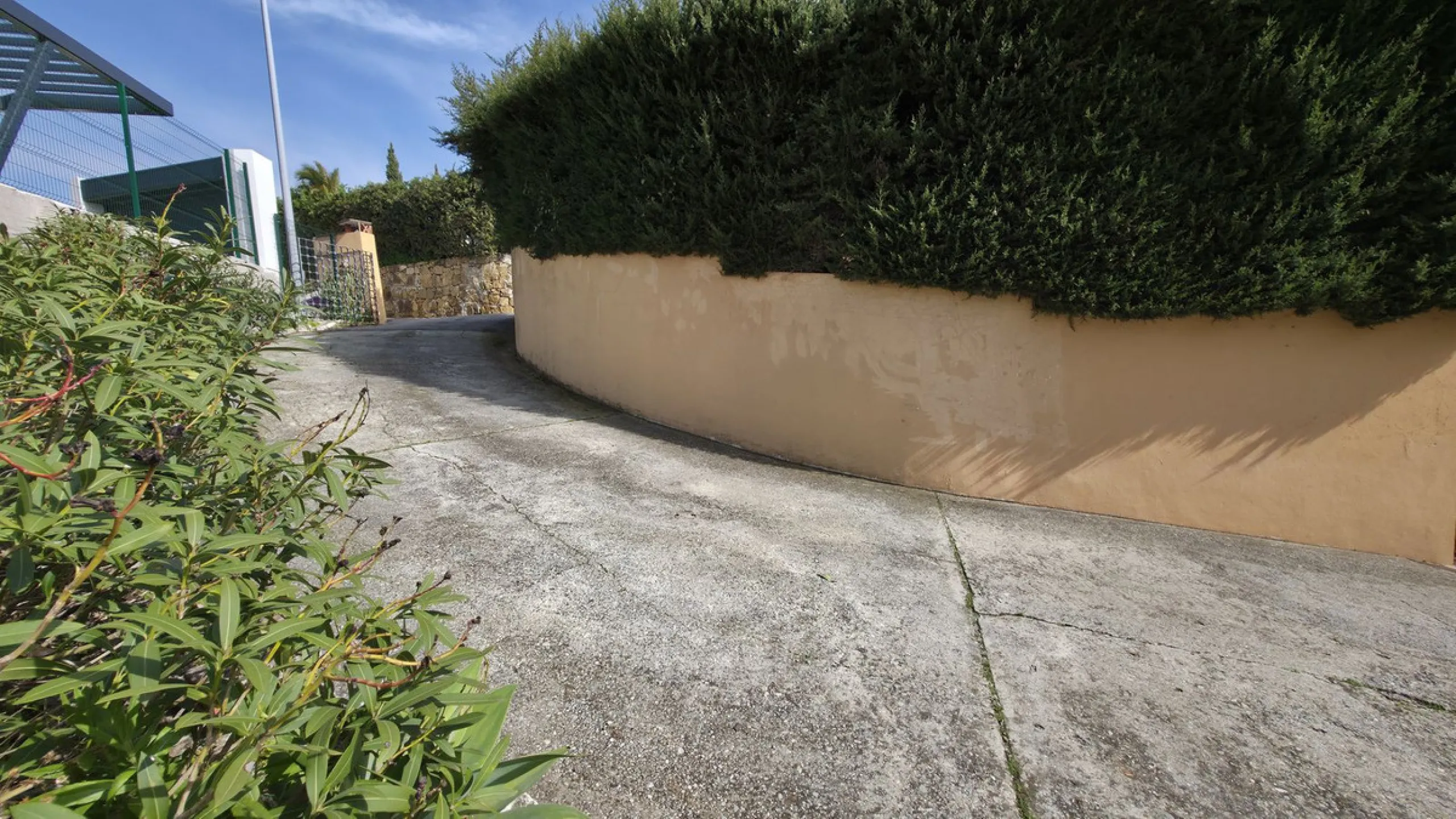 House - Detached Villa в продаже в Estepona, Málaga. В доме 6 спален и 5 ванных комнат. Площадь дома 467 м². Площадь участка 4468 м²