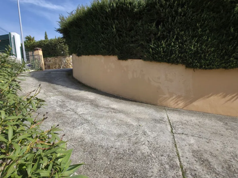 House - Detached Villa в продаже в Estepona, Málaga. В доме 6 спален и 5 ванных комнат. Площадь дома 467 м². Площадь участка 4468 м²