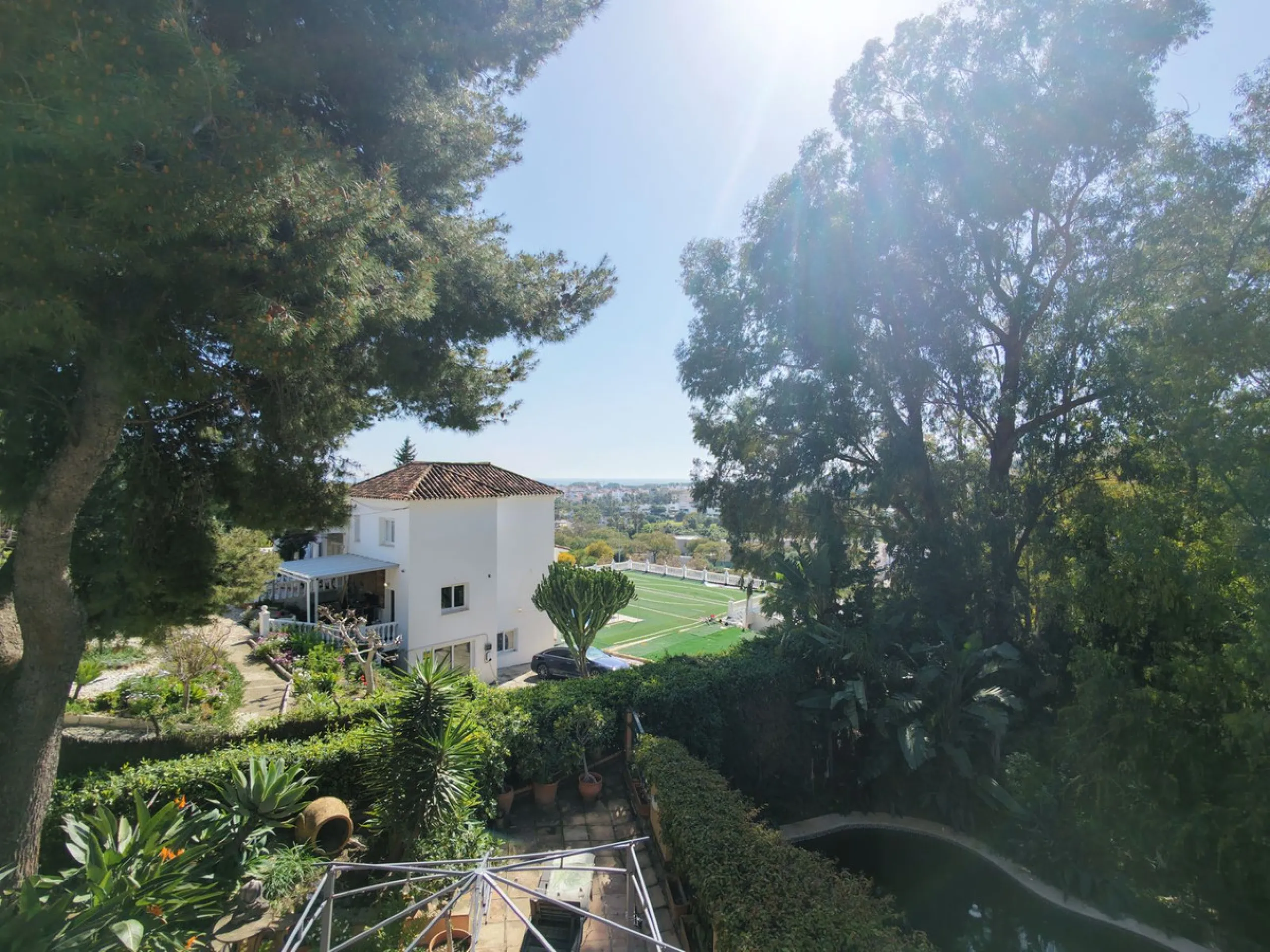 House - Detached Villa в продаже в Estepona, Málaga. В доме 6 спален и 5 ванных комнат. Площадь дома 467 м². Площадь участка 4468 м²