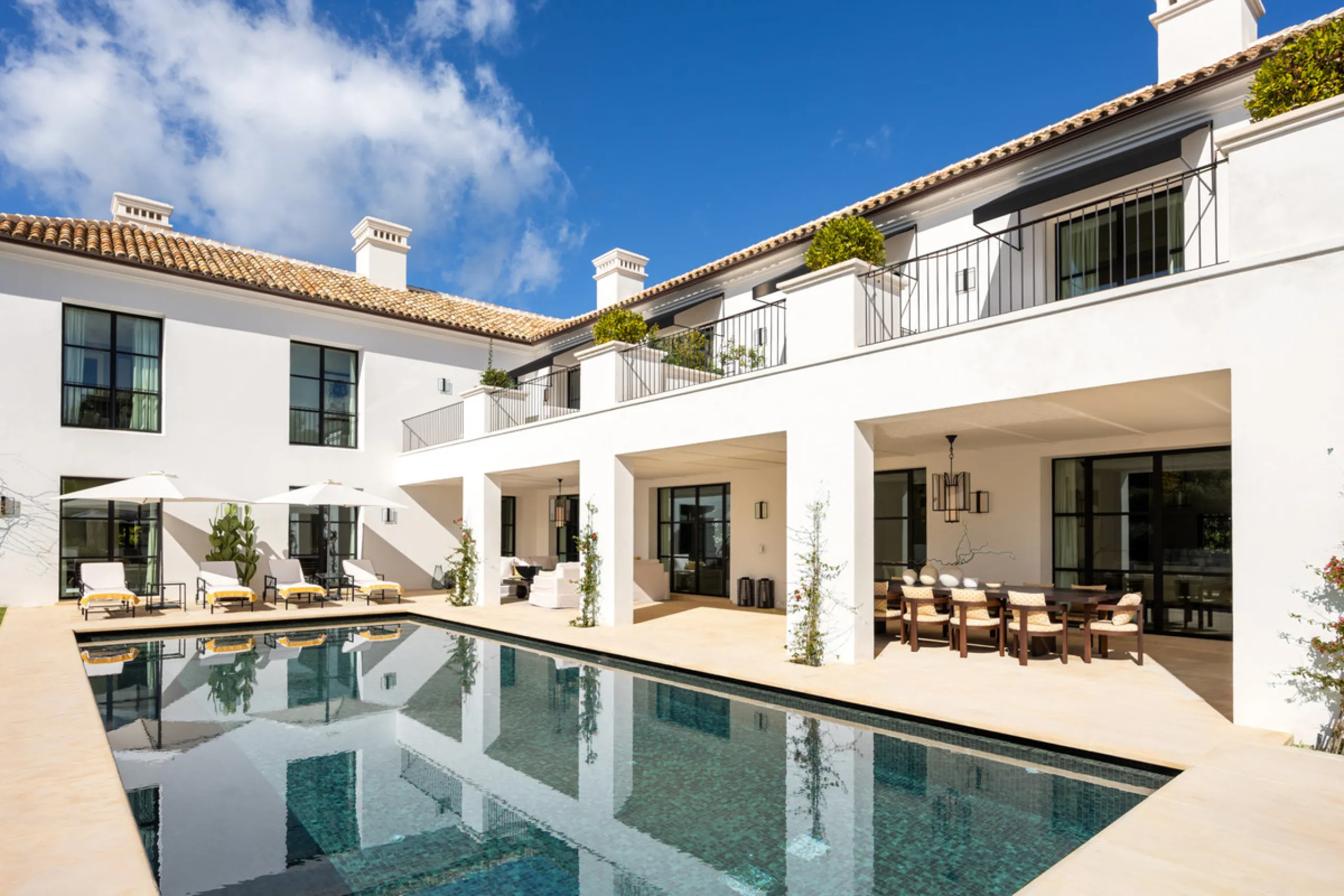 House - Detached Villa в продаже в Marbella, Málaga. В доме 6 спален и 7 ванных комнат. Площадь дома 1000 м². Площадь участка 1770 м²