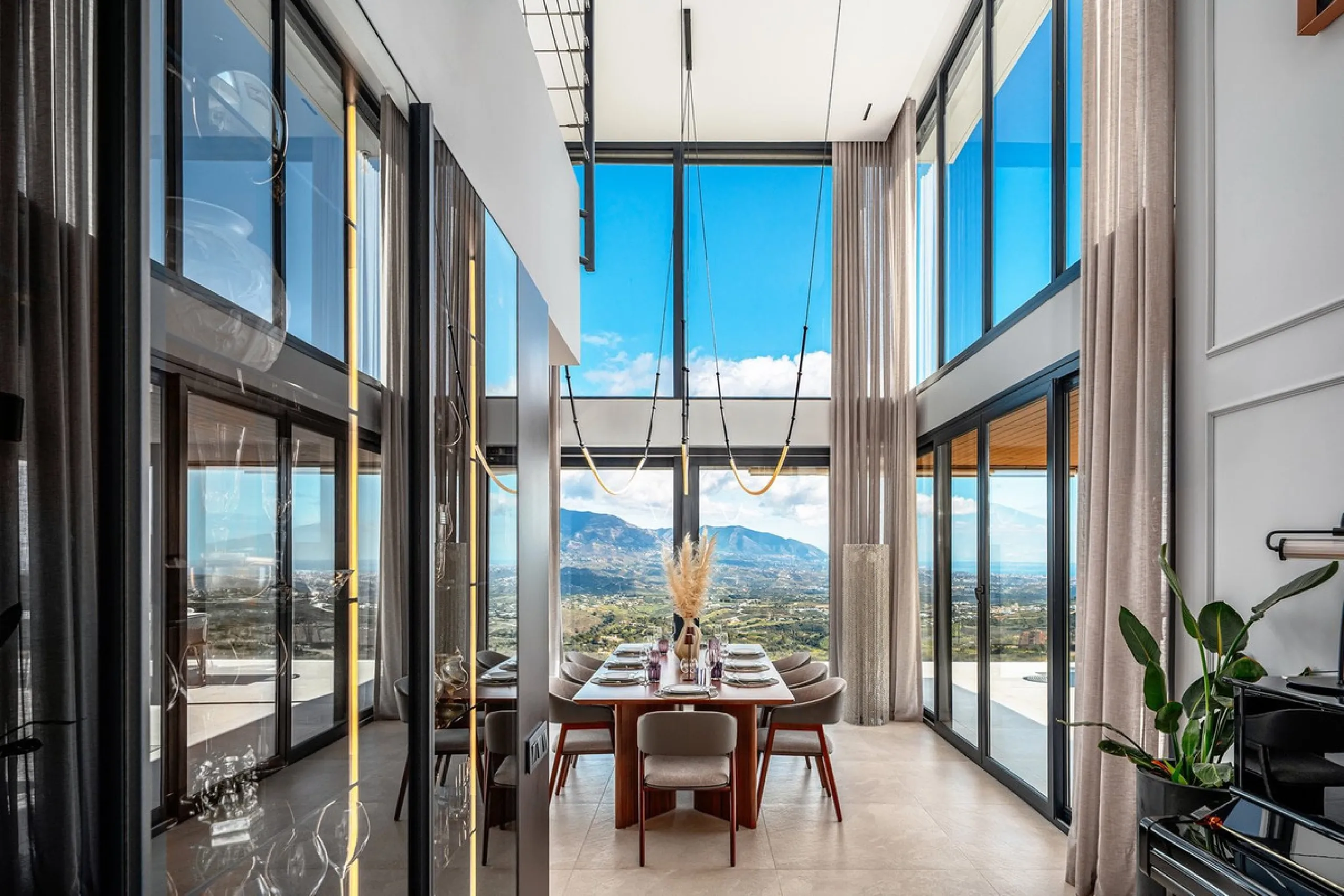 Perched on the coast, in the tranquil hills of La Mairena, this contemporary villa offers a balanced blend of architectural elegance, privacy, and expansive views of the Mediterranean. Surrounded by protected natural landscapes, the residence enjoys a ser