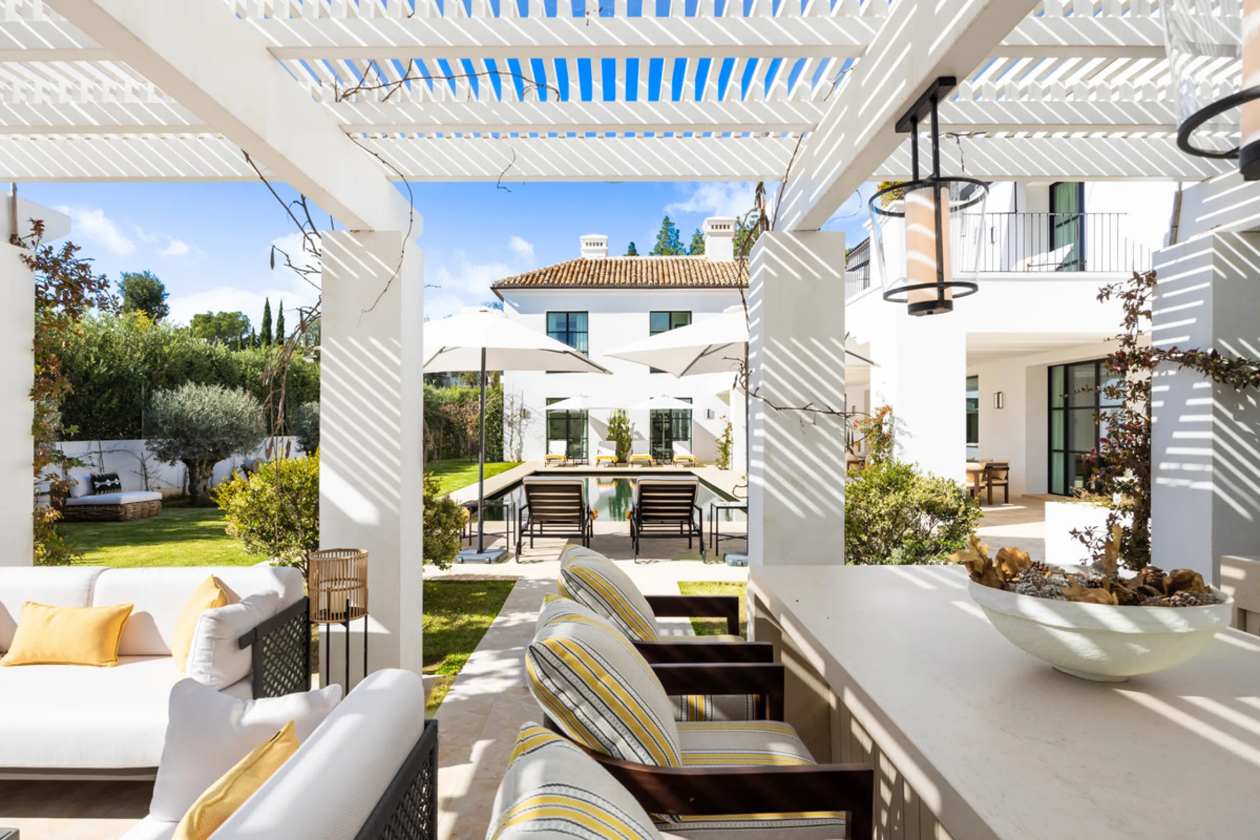 House - Detached Villa в продаже в Marbella, Málaga. В доме 6 спален и 7 ванных комнат. Площадь дома 1000 м². Площадь участка 1770 м²