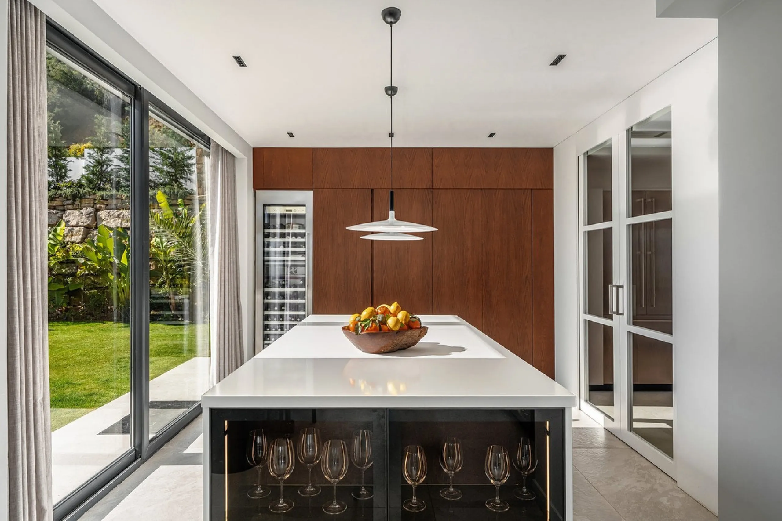 Perched on the coast, in the tranquil hills of La Mairena, this contemporary villa offers a balanced blend of architectural elegance, privacy, and expansive views of the Mediterranean. Surrounded by protected natural landscapes, the residence enjoys a ser