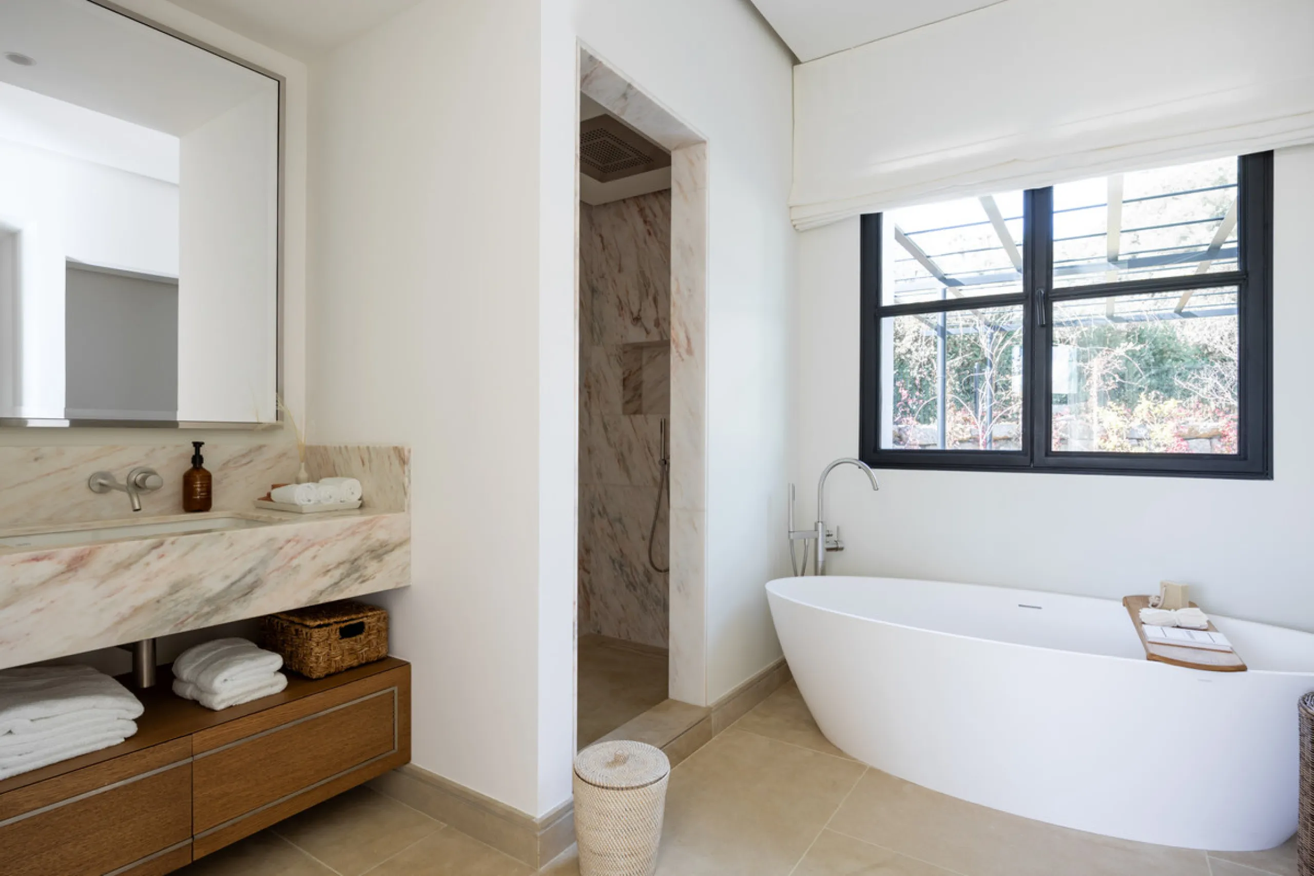 House - Detached Villa в продаже в Marbella, Málaga. В доме 6 спален и 7 ванных комнат. Площадь дома 1000 м². Площадь участка 1770 м²