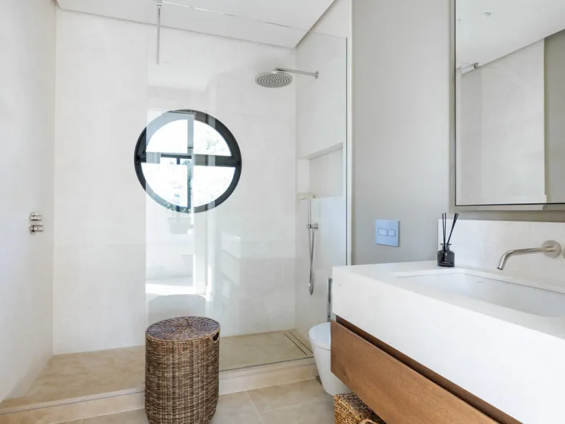 House - Detached Villa в продаже в Marbella, Málaga. В доме 6 спален и 7 ванных комнат. Площадь дома 1000 м². Площадь участка 1770 м²
