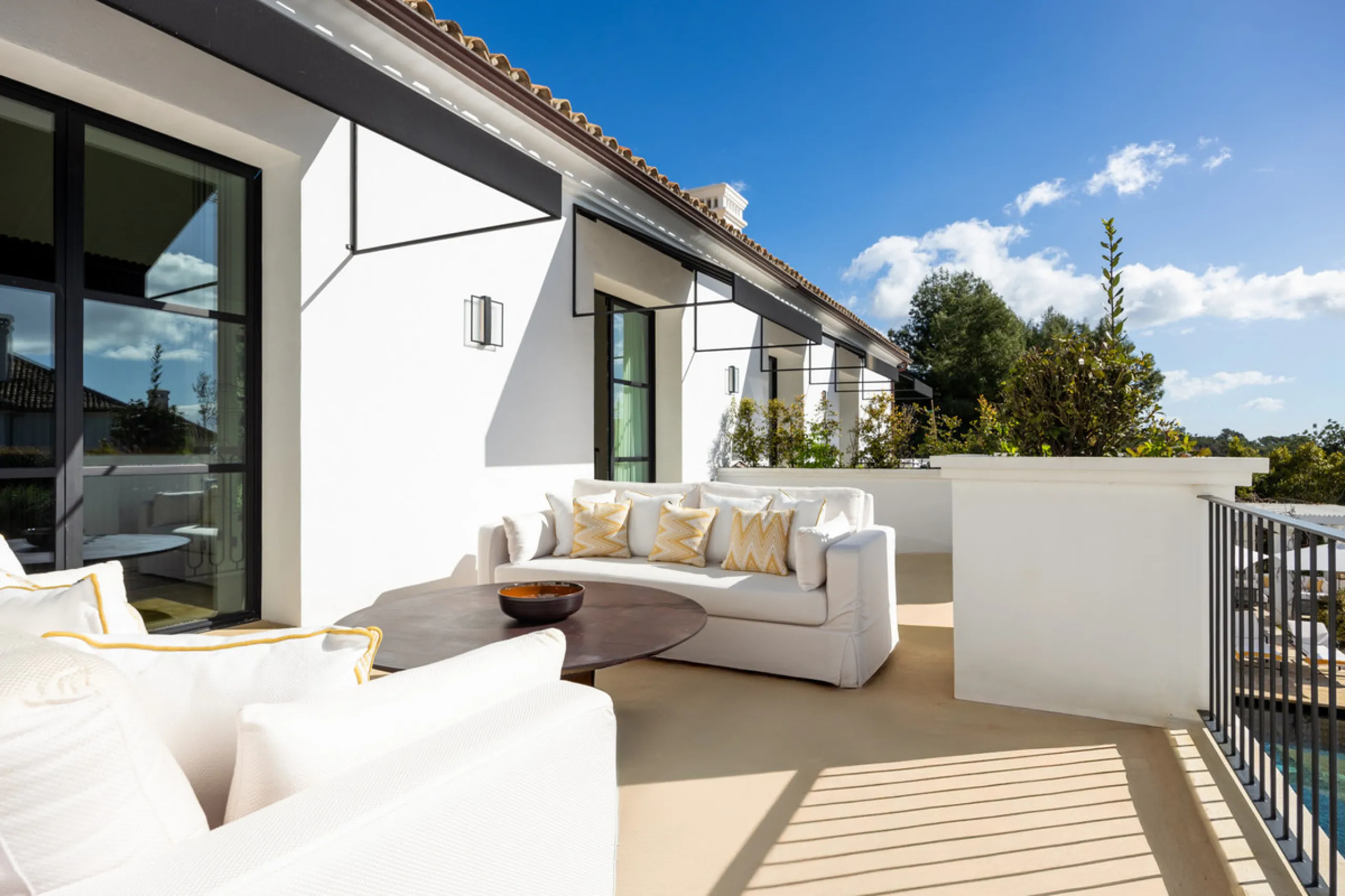 House - Detached Villa в продаже в Marbella, Málaga. В доме 6 спален и 7 ванных комнат. Площадь дома 1000 м². Площадь участка 1770 м²