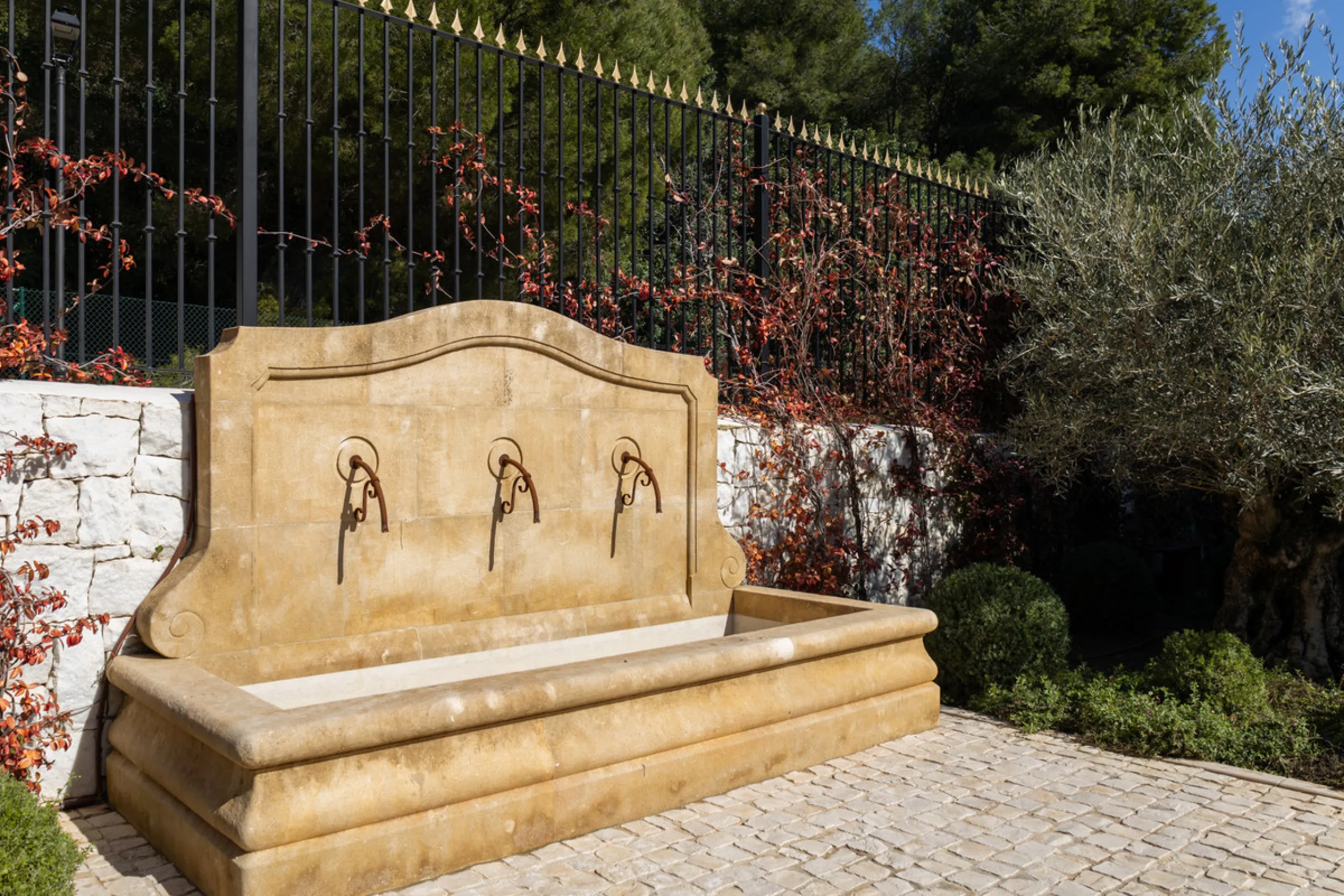House - Detached Villa в продаже в Marbella, Málaga. В доме 6 спален и 7 ванных комнат. Площадь дома 1000 м². Площадь участка 1770 м²
