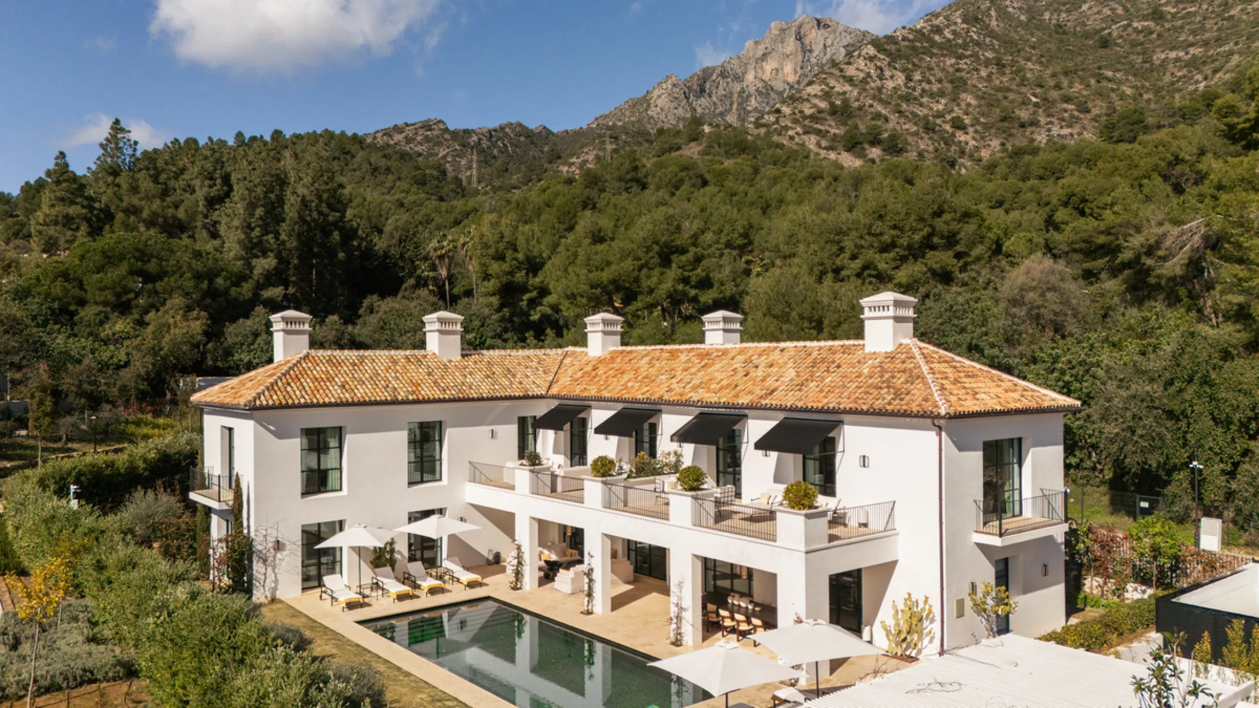 House - Detached Villa в продаже в Marbella, Málaga. В доме 6 спален и 7 ванных комнат. Площадь дома 1000 м². Площадь участка 1770 м²