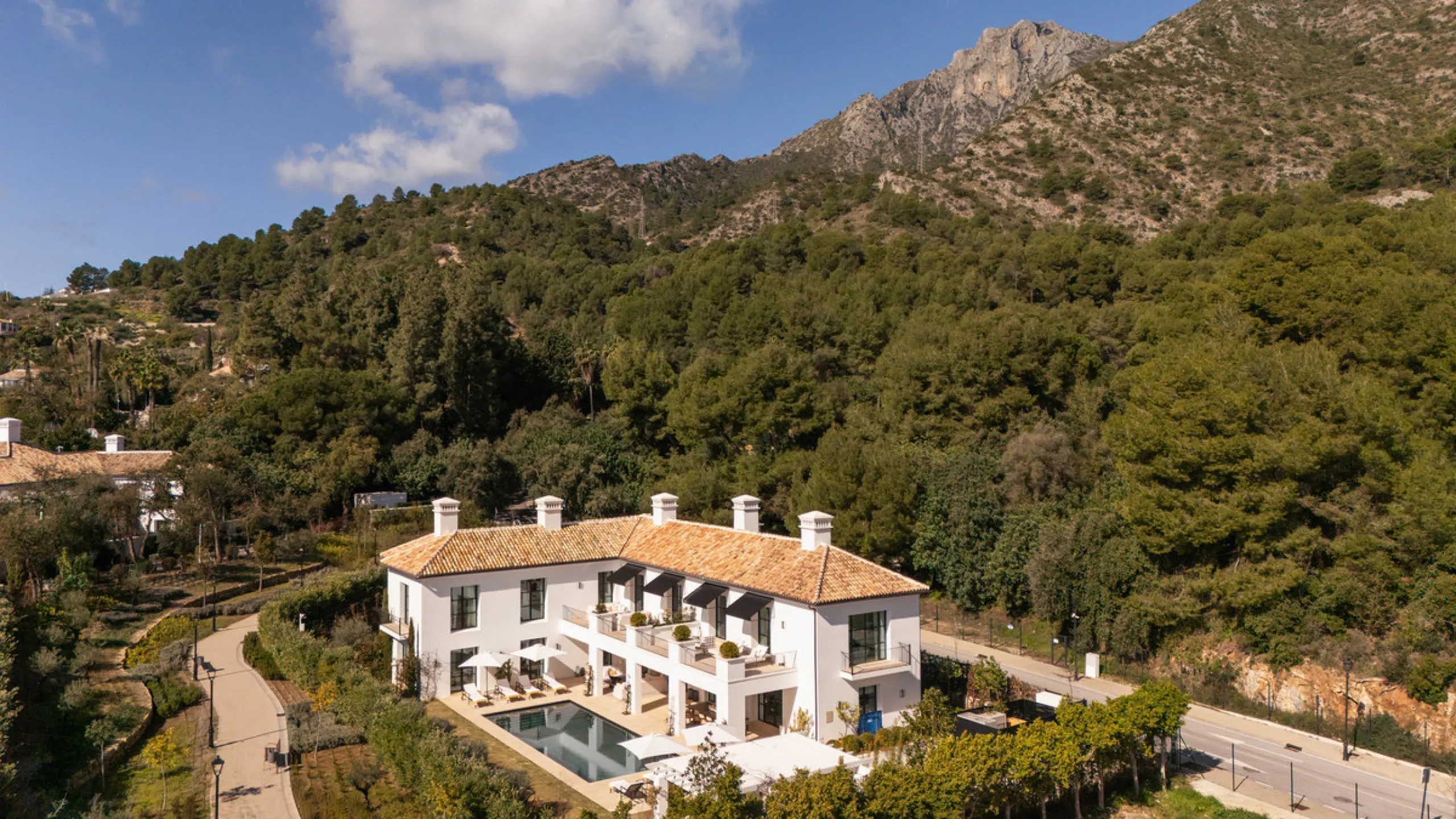 House - Detached Villa в продаже в Marbella, Málaga. В доме 6 спален и 7 ванных комнат. Площадь дома 1000 м². Площадь участка 1770 м²