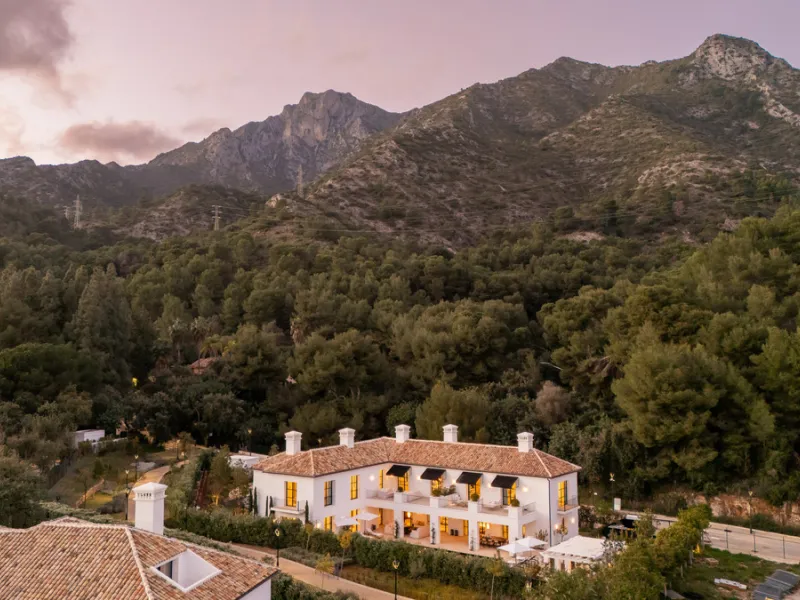House - Detached Villa в продаже в Marbella, Málaga. В доме 6 спален и 7 ванных комнат. Площадь дома 1000 м². Площадь участка 1770 м²