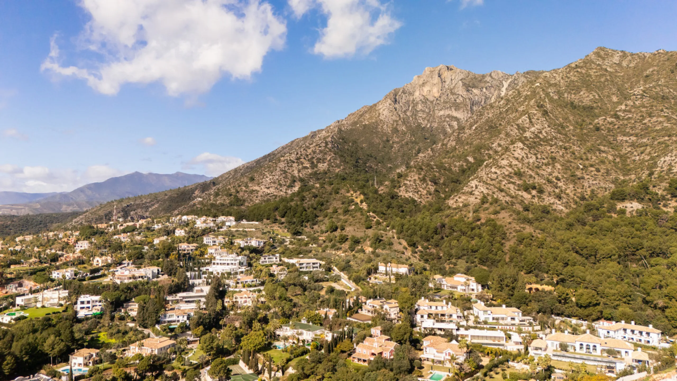 House - Detached Villa в продаже в Marbella, Málaga. В доме 6 спален и 7 ванных комнат. Площадь дома 1000 м². Площадь участка 1770 м²
