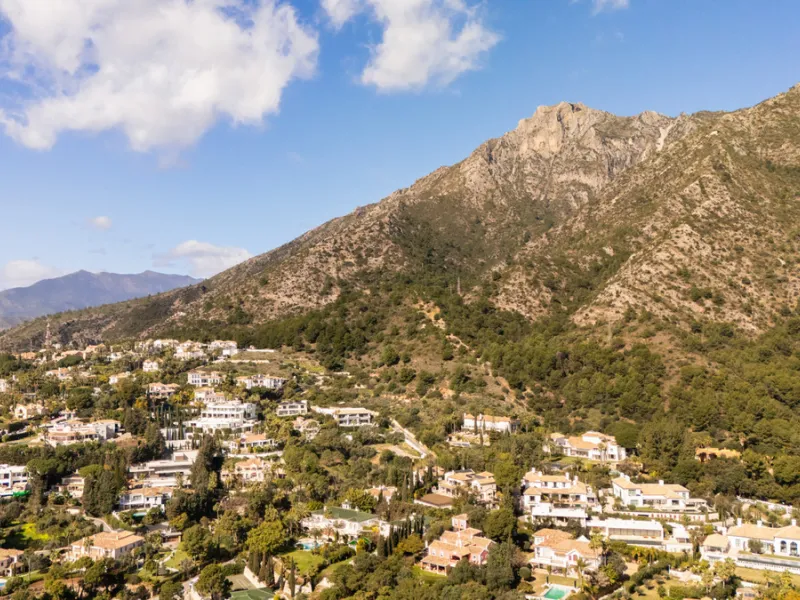 House - Detached Villa в продаже в Marbella, Málaga. В доме 6 спален и 7 ванных комнат. Площадь дома 1000 м². Площадь участка 1770 м²