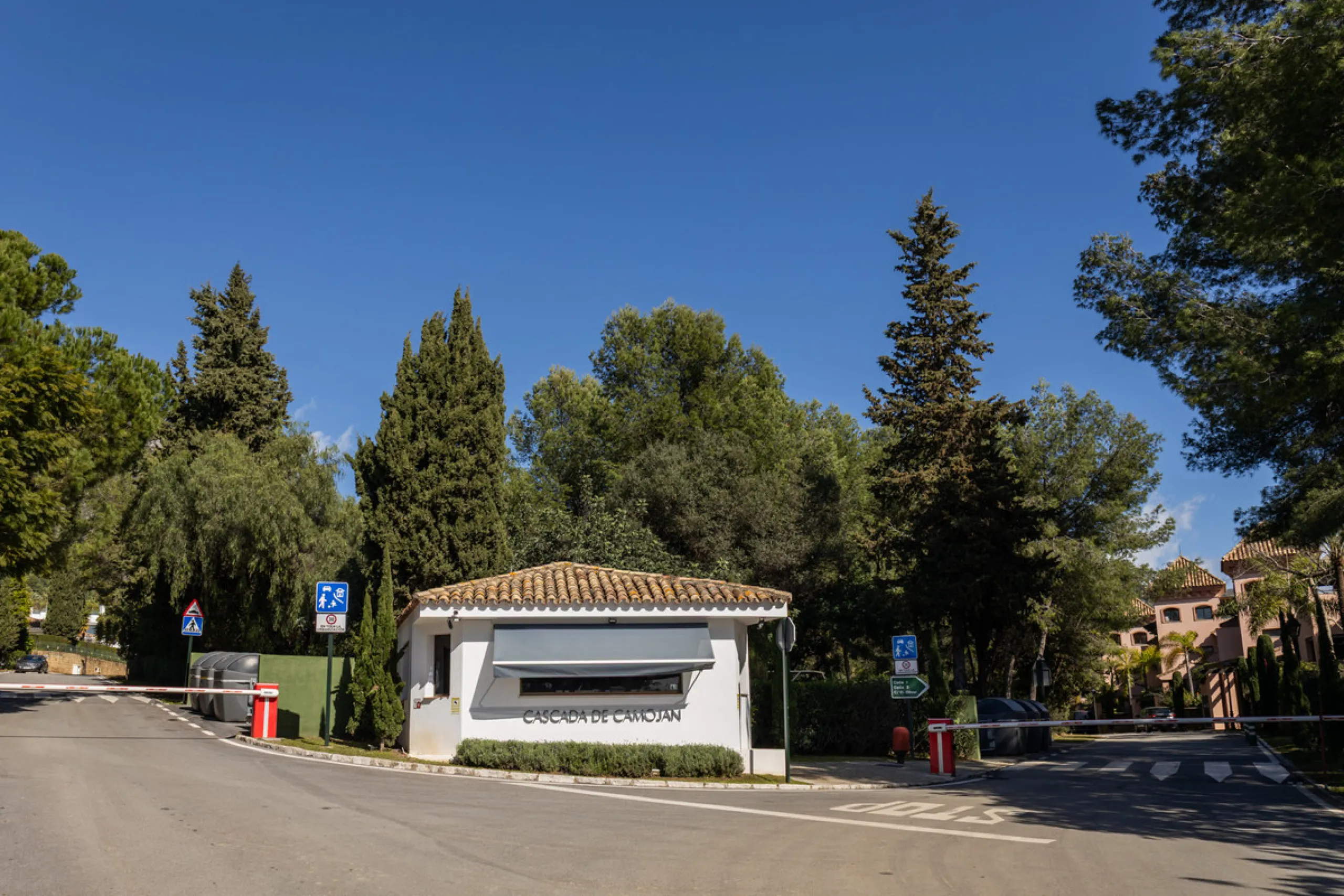 House - Detached Villa в продаже в Marbella, Málaga. В доме 6 спален и 7 ванных комнат. Площадь дома 1000 м². Площадь участка 1770 м²