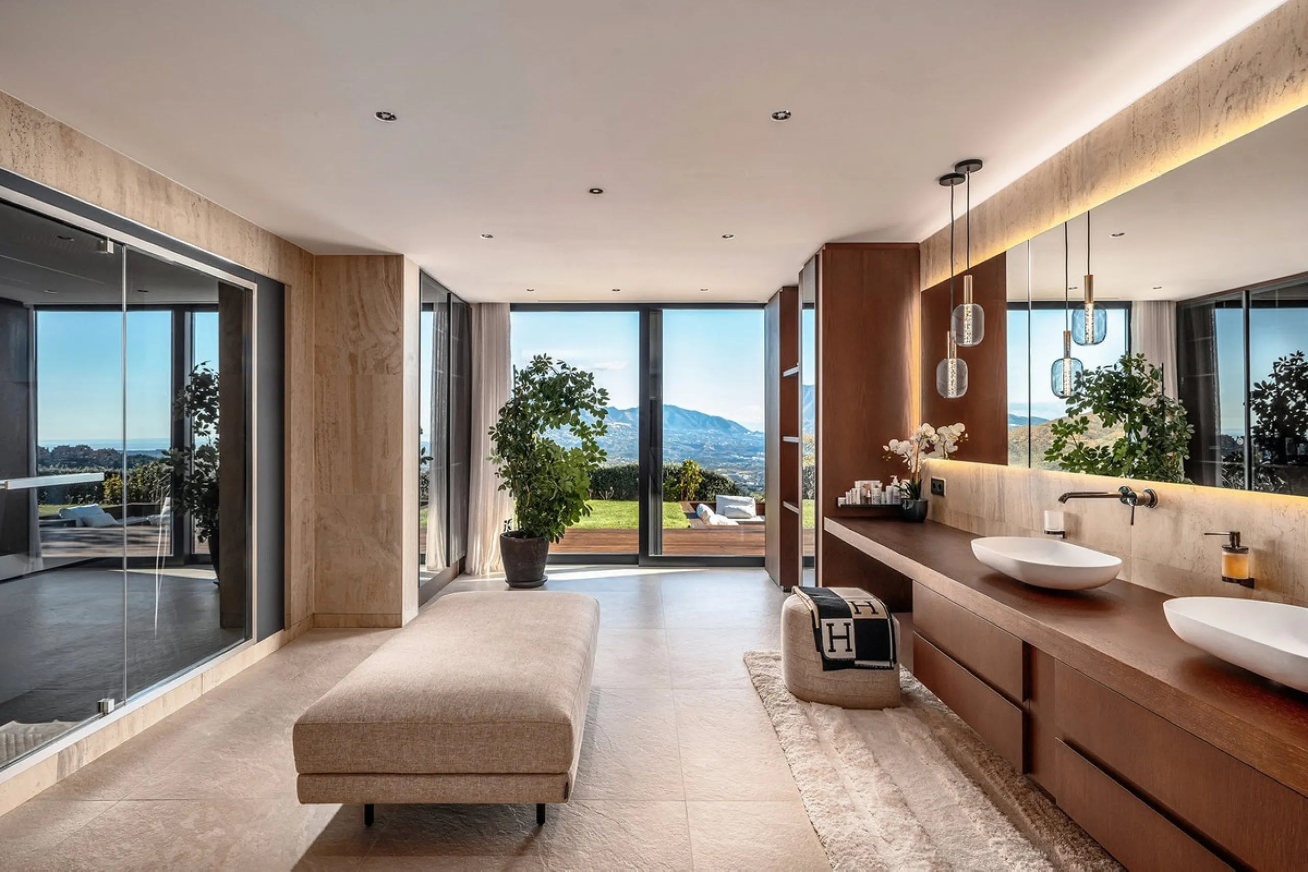 Perched on the coast, in the tranquil hills of La Mairena, this contemporary villa offers a balanced blend of architectural elegance, privacy, and expansive views of the Mediterranean. Surrounded by protected natural landscapes, the residence enjoys a ser