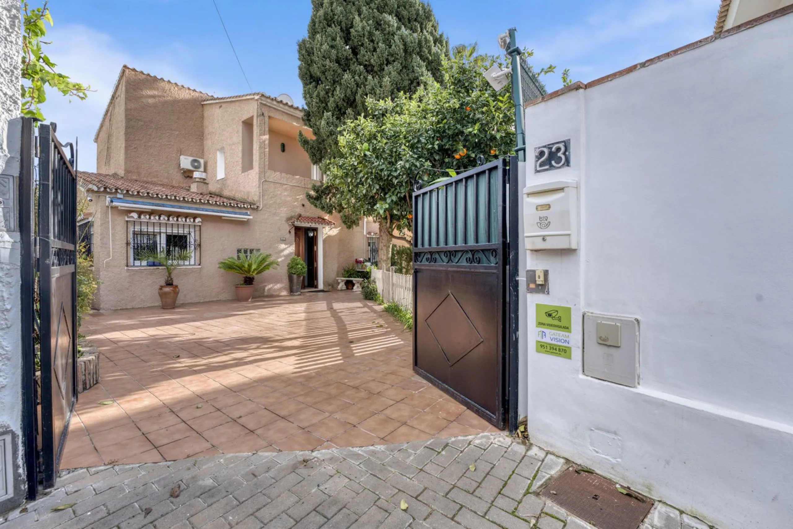 Diese beeindruckende Villa mit Aussicht – der ideale Rückzugsort für Ihre Familie
