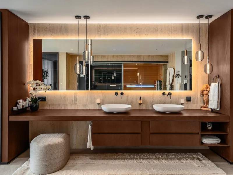 Perched on the coast, in the tranquil hills of La Mairena, this contemporary villa offers a balanced blend of architectural elegance, privacy, and expansive views of the Mediterranean. Surrounded by protected natural landscapes, the residence enjoys a ser