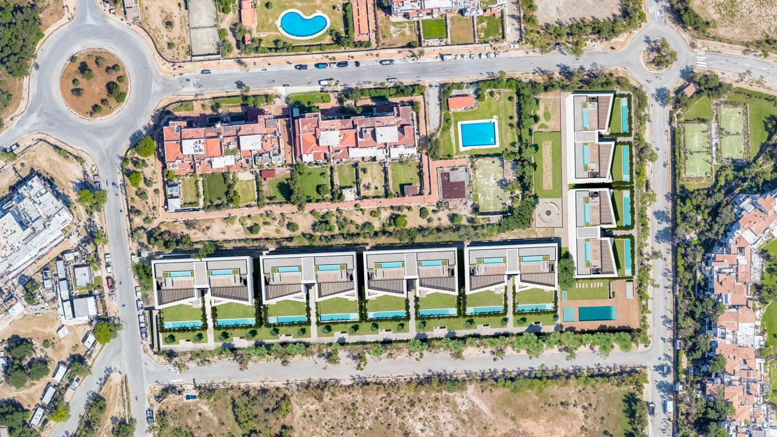Boutique New Build Apartments on the New Golden Mile Near Estepona& & Exclusive Contemporary Living Between Marbella and Estepona& Discover an exclusive boutique development of modern apartments located on the prestigious New Golden Mile between 