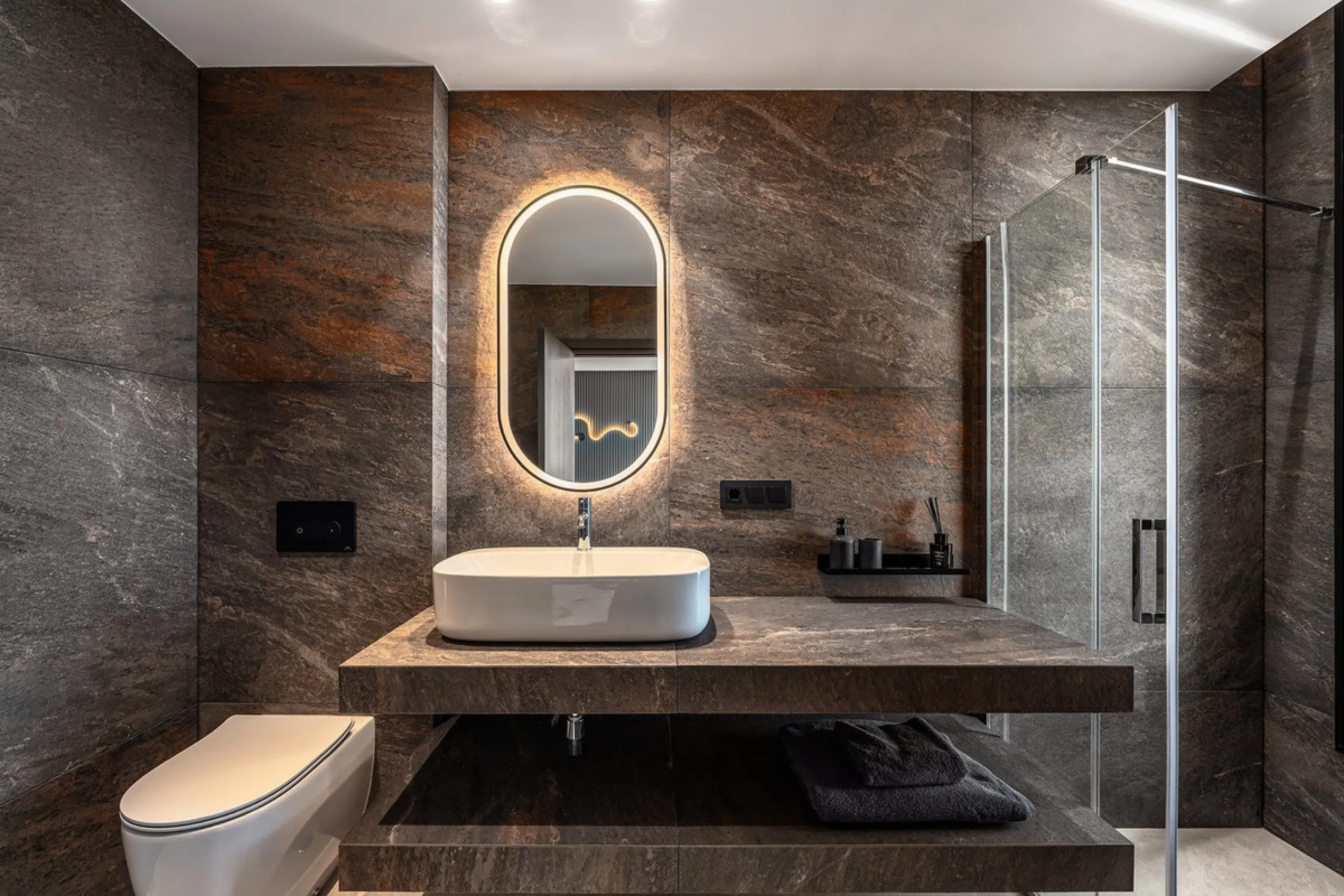 Perched on the coast, in the tranquil hills of La Mairena, this contemporary villa offers a balanced blend of architectural elegance, privacy, and expansive views of the Mediterranean. Surrounded by protected natural landscapes, the residence enjoys a ser