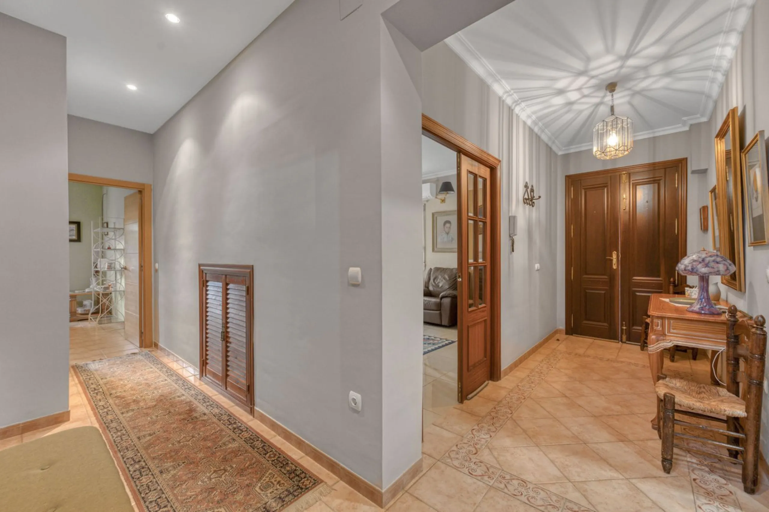 Diese beeindruckende Villa mit Aussicht – der ideale Rückzugsort für Ihre Familie