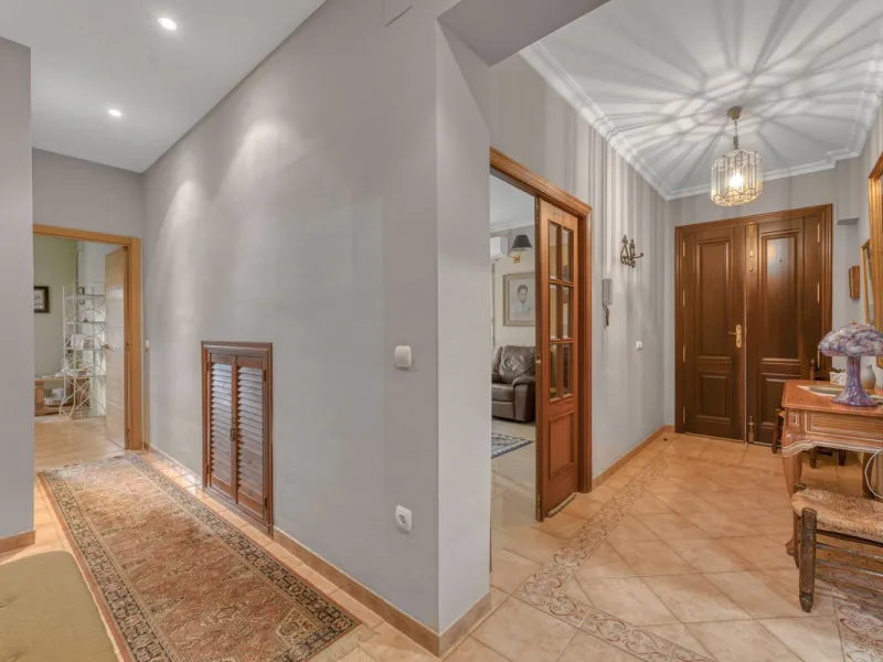Diese beeindruckende Villa mit Aussicht – der ideale Rückzugsort für Ihre Familie