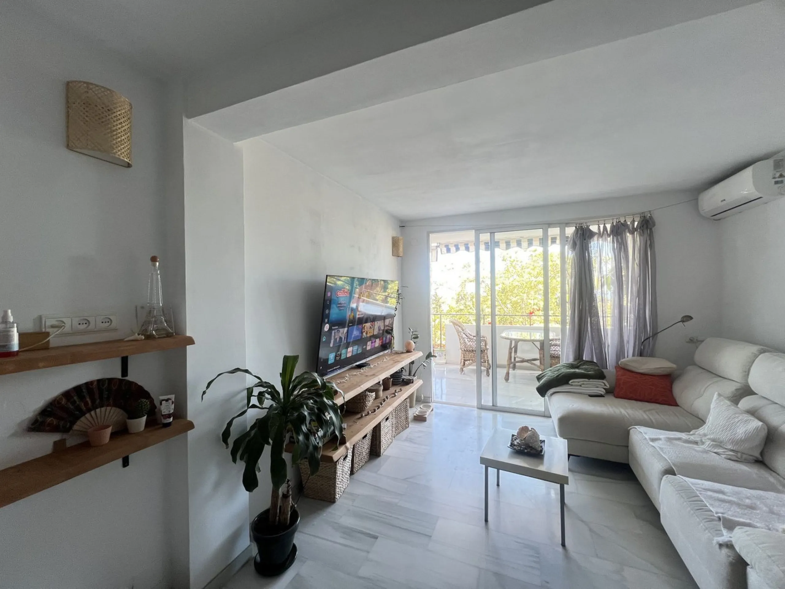 Apartment - Middle Floor Apartment в продаже в Marbella, Málaga. В доме 1 спален и 1 ванных комнат. Площадь дома 93 м²