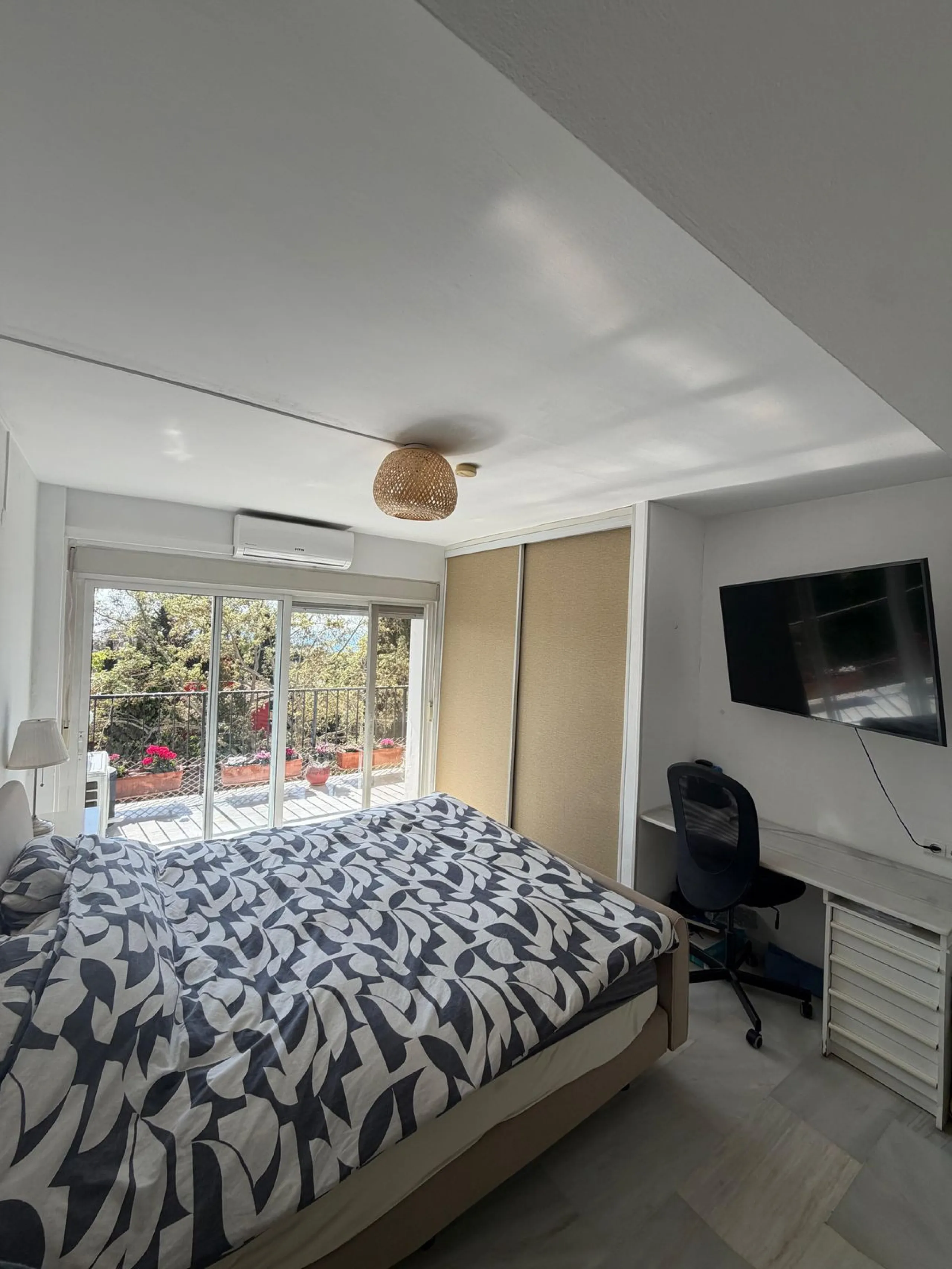 Apartment - Middle Floor Apartment в продаже в Marbella, Málaga. В доме 1 спален и 1 ванных комнат. Площадь дома 93 м²