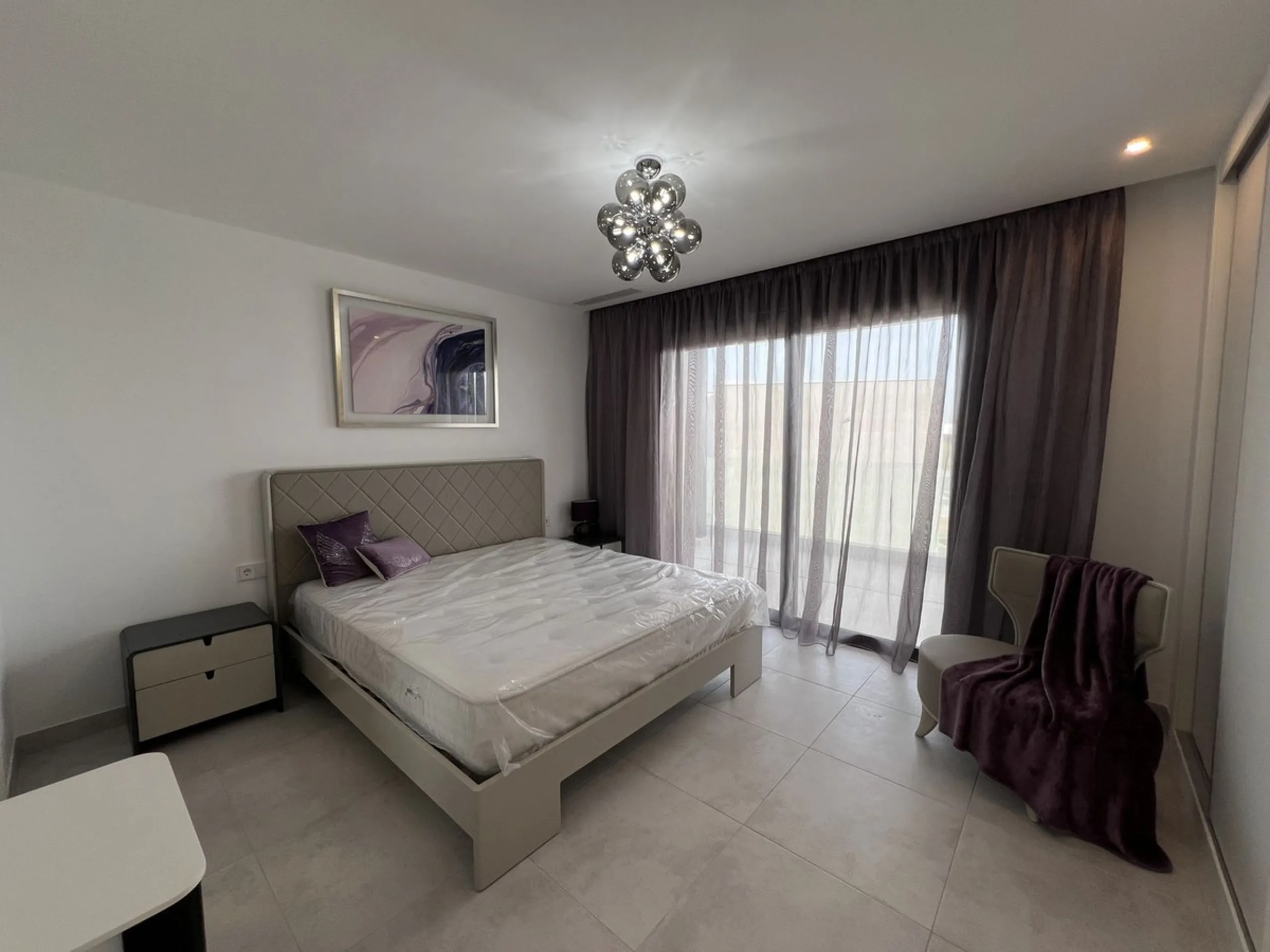 Apartment - Middle Floor Apartment в продаже в Estepona, Málaga. В доме 3 спален и 2 ванных комнат. Площадь дома 130 м²