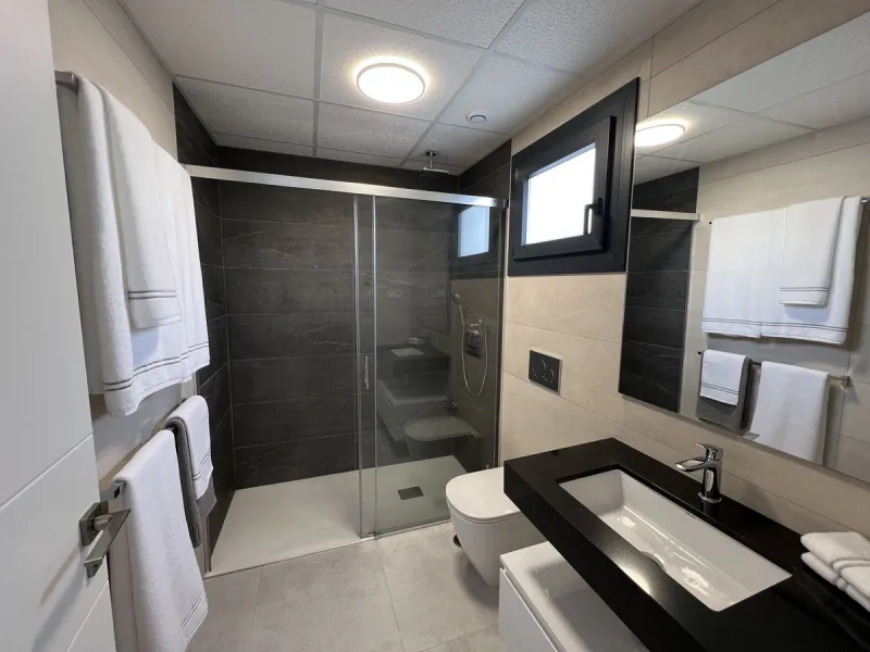 Apartment - Middle Floor Apartment в продаже в Estepona, Málaga. В доме 3 спален и 2 ванных комнат. Площадь дома 130 м²