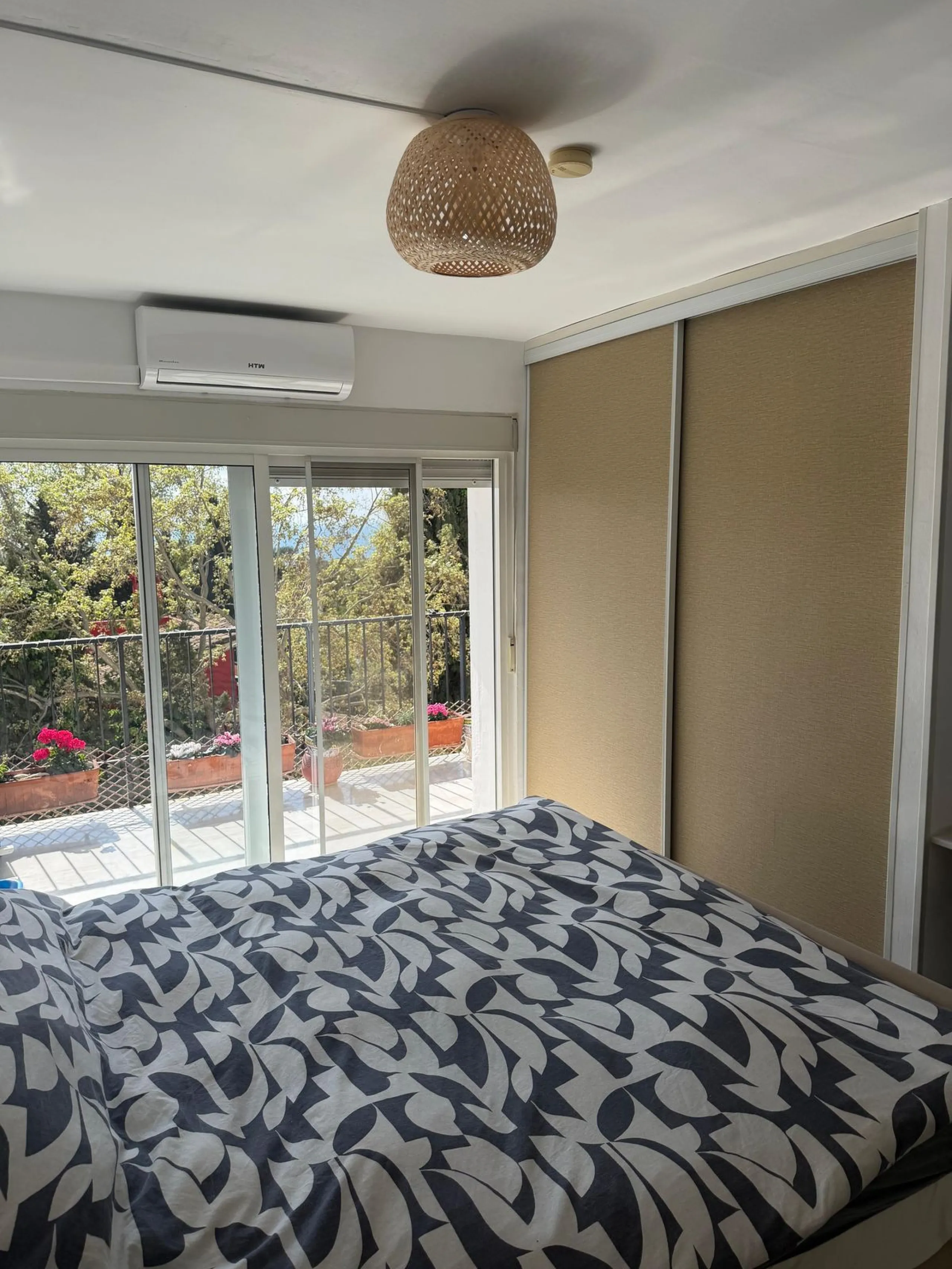 Apartment - Middle Floor Apartment в продаже в Marbella, Málaga. В доме 1 спален и 1 ванных комнат. Площадь дома 93 м²