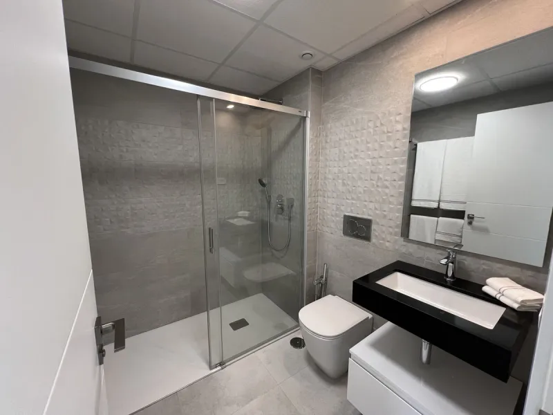 Apartment - Middle Floor Apartment в продаже в Estepona, Málaga. В доме 3 спален и 2 ванных комнат. Площадь дома 130 м²