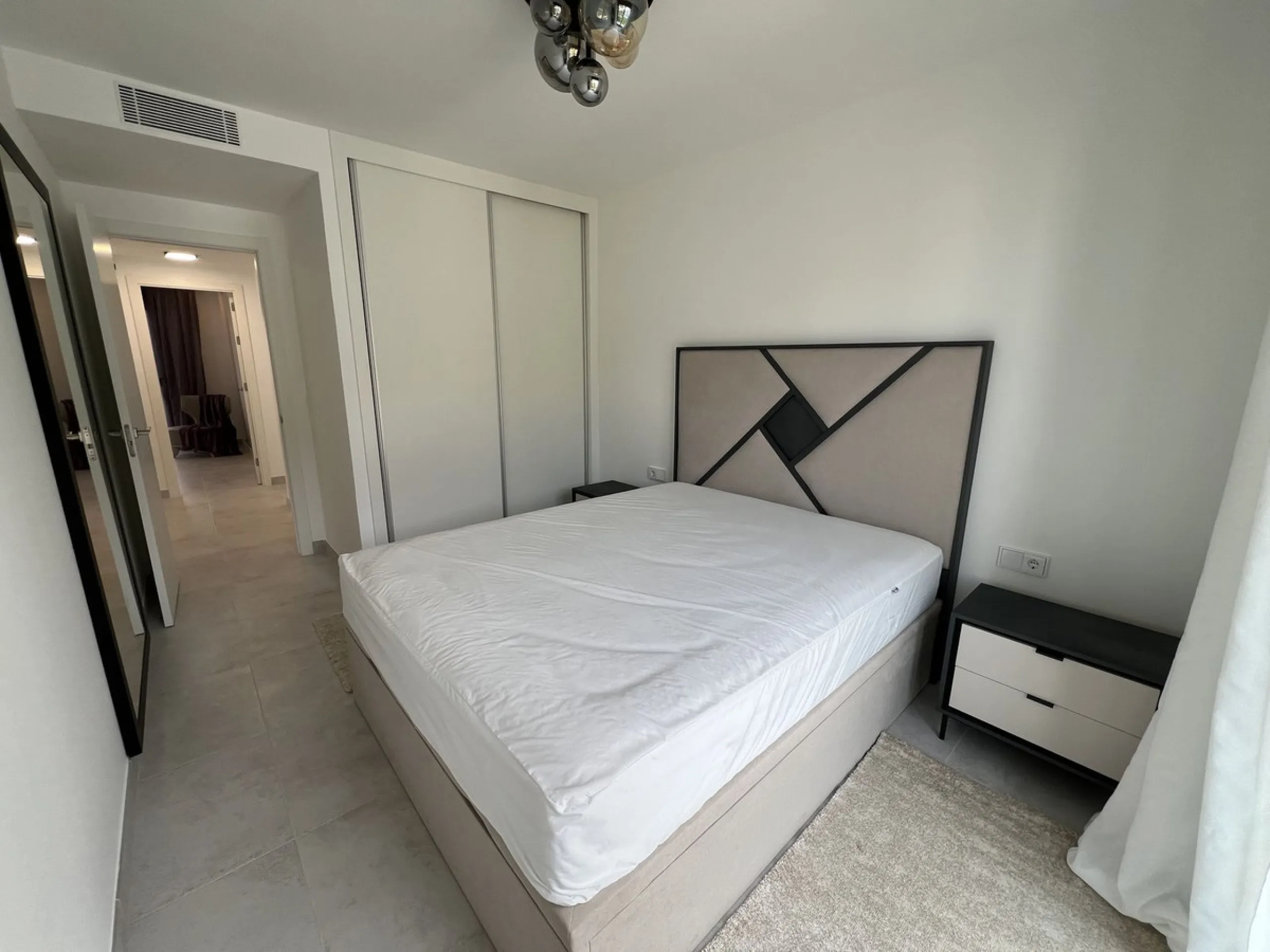 Apartment - Middle Floor Apartment в продаже в Estepona, Málaga. В доме 3 спален и 2 ванных комнат. Площадь дома 130 м²