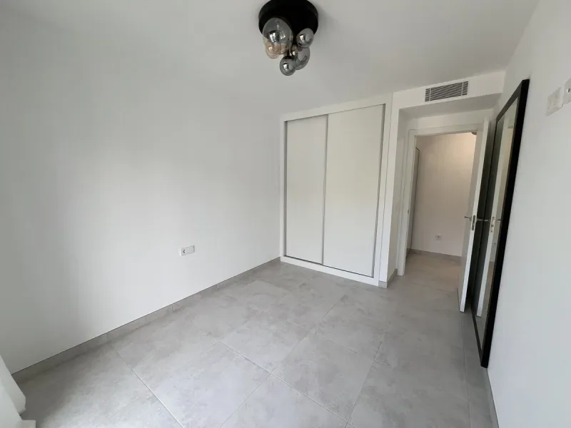Apartment - Middle Floor Apartment в продаже в Estepona, Málaga. В доме 3 спален и 2 ванных комнат. Площадь дома 130 м²