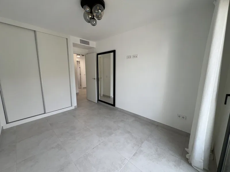 Apartment - Middle Floor Apartment в продаже в Estepona, Málaga. В доме 3 спален и 2 ванных комнат. Площадь дома 130 м²
