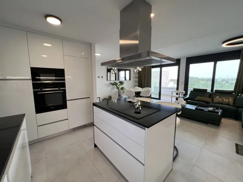 Apartment - Middle Floor Apartment в продаже в Estepona, Málaga. В доме 3 спален и 2 ванных комнат. Площадь дома 130 м²
