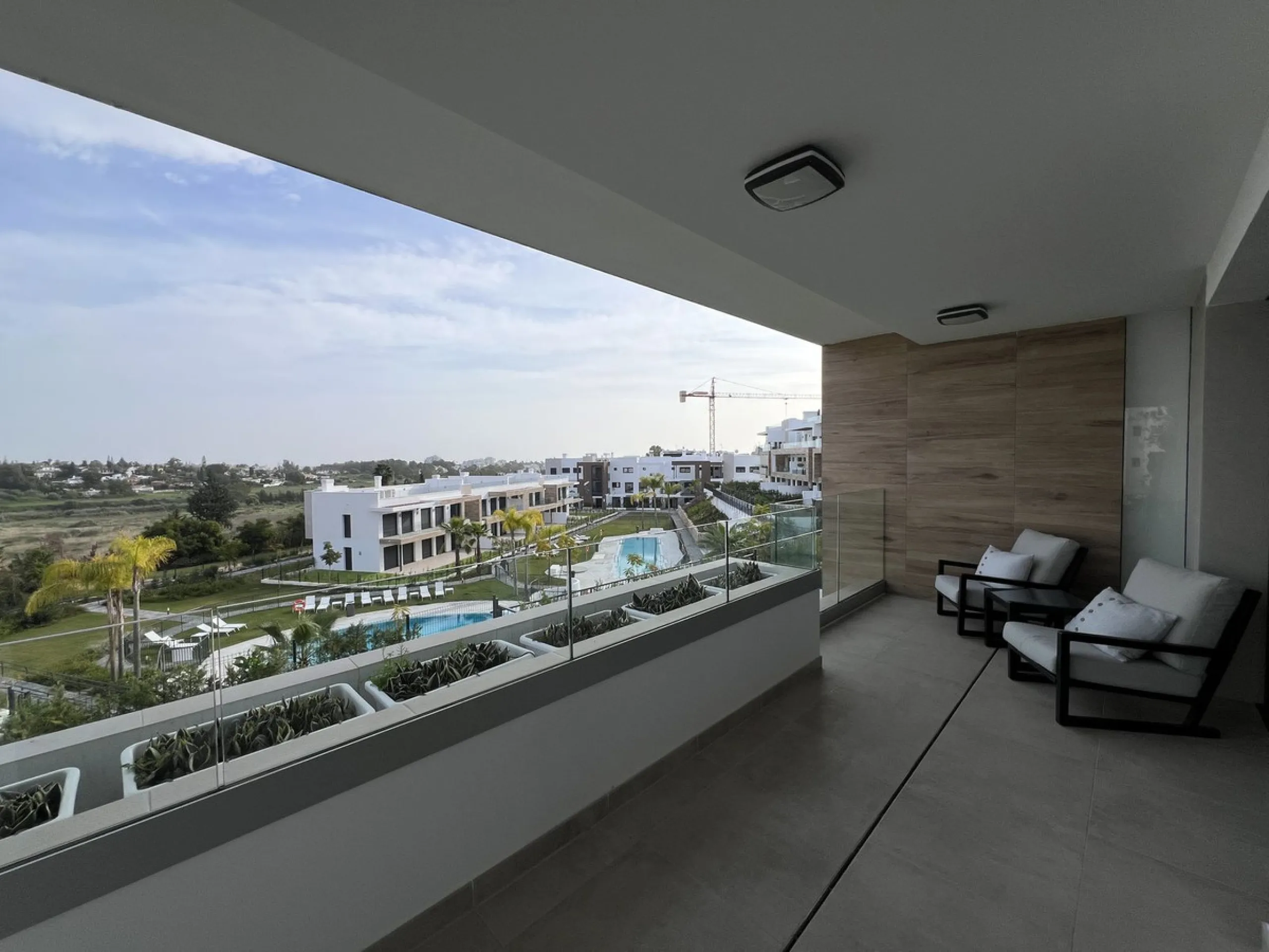 Apartment - Middle Floor Apartment в продаже в Estepona, Málaga. В доме 3 спален и 2 ванных комнат. Площадь дома 130 м²