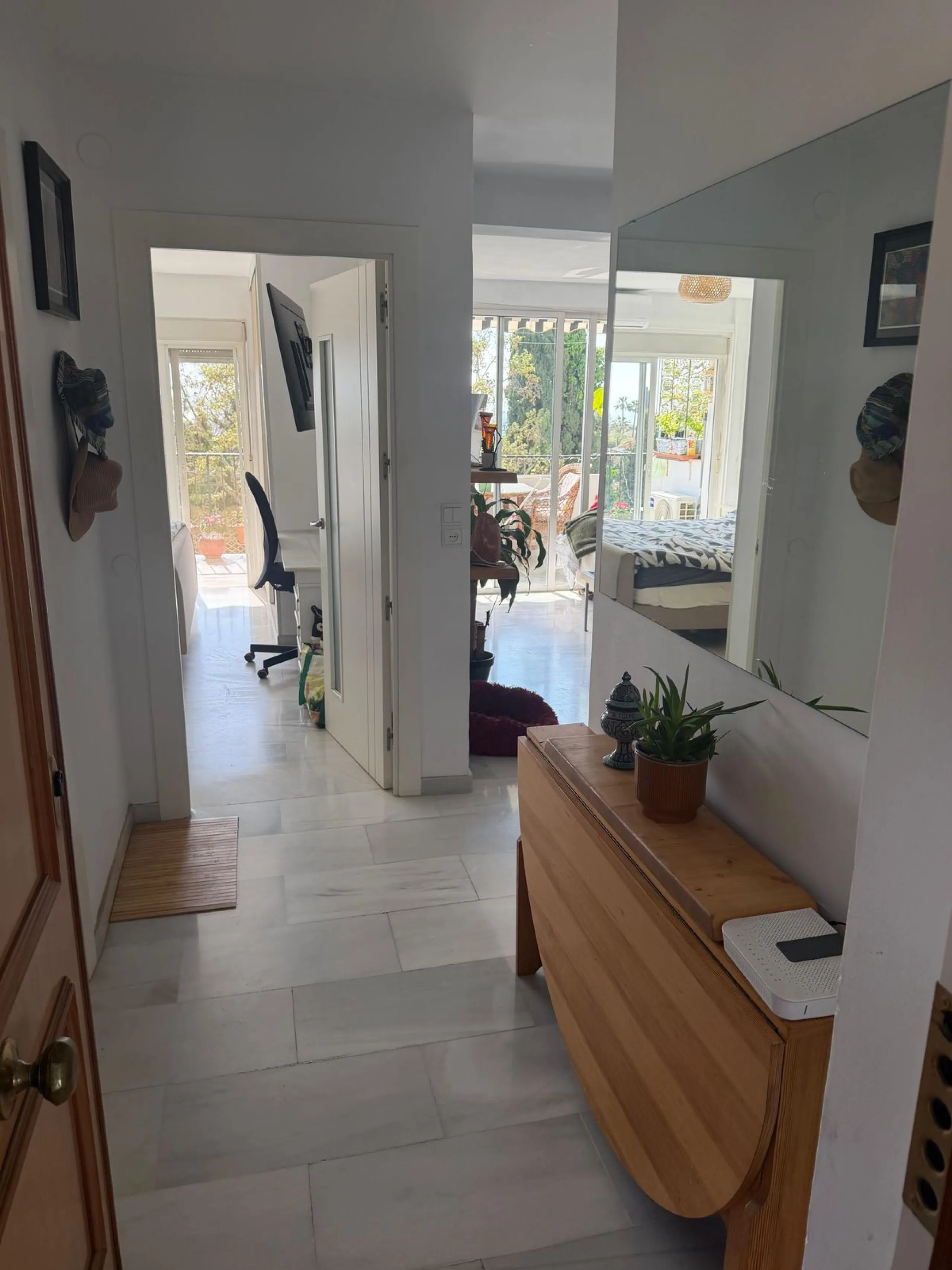 Apartment - Middle Floor Apartment в продаже в Marbella, Málaga. В доме 1 спален и 1 ванных комнат. Площадь дома 93 м²