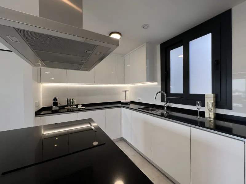 Apartment - Middle Floor Apartment в продаже в Estepona, Málaga. В доме 3 спален и 2 ванных комнат. Площадь дома 130 м²