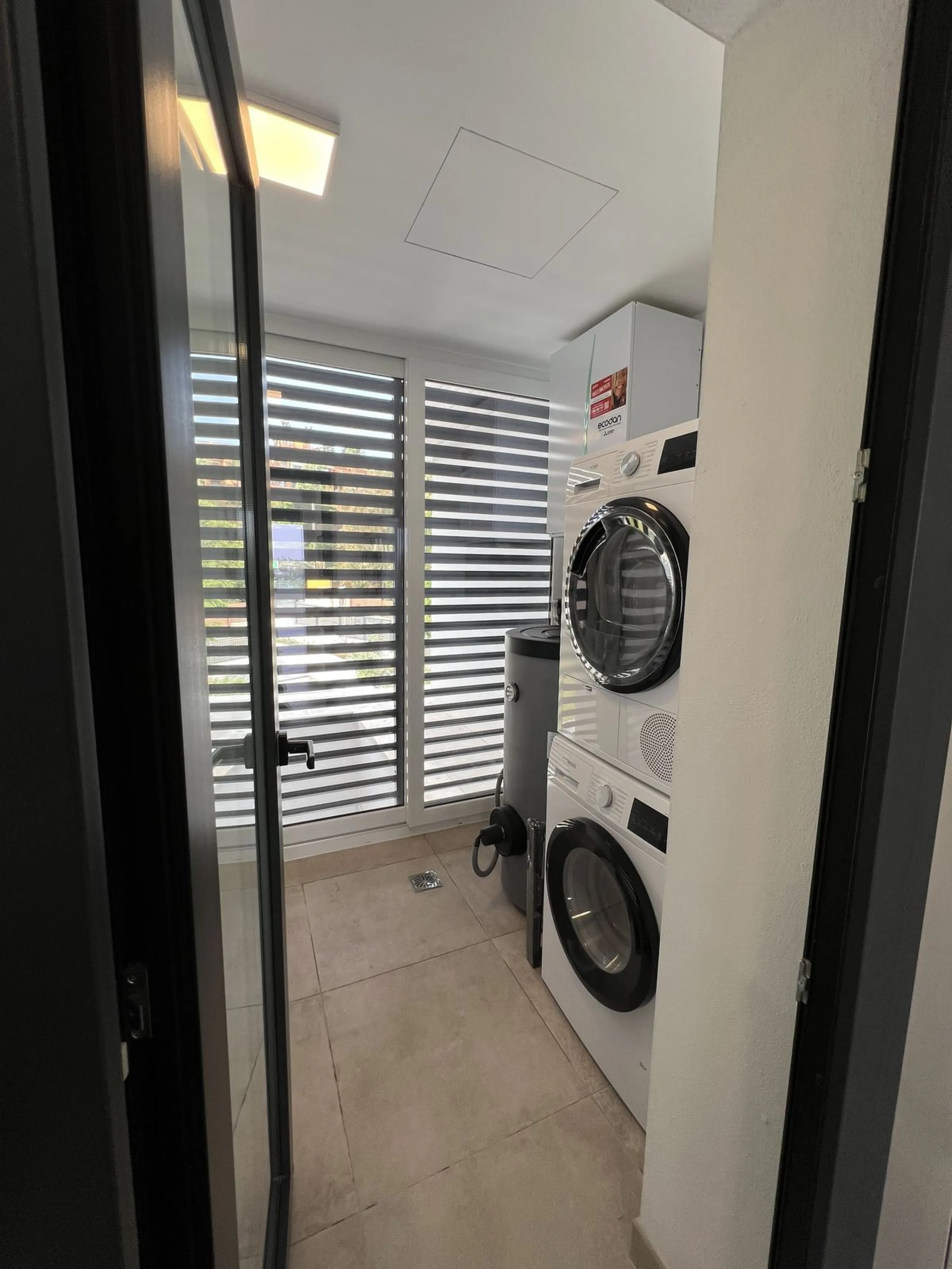 Apartment - Middle Floor Apartment в продаже в Estepona, Málaga. В доме 3 спален и 2 ванных комнат. Площадь дома 130 м²
