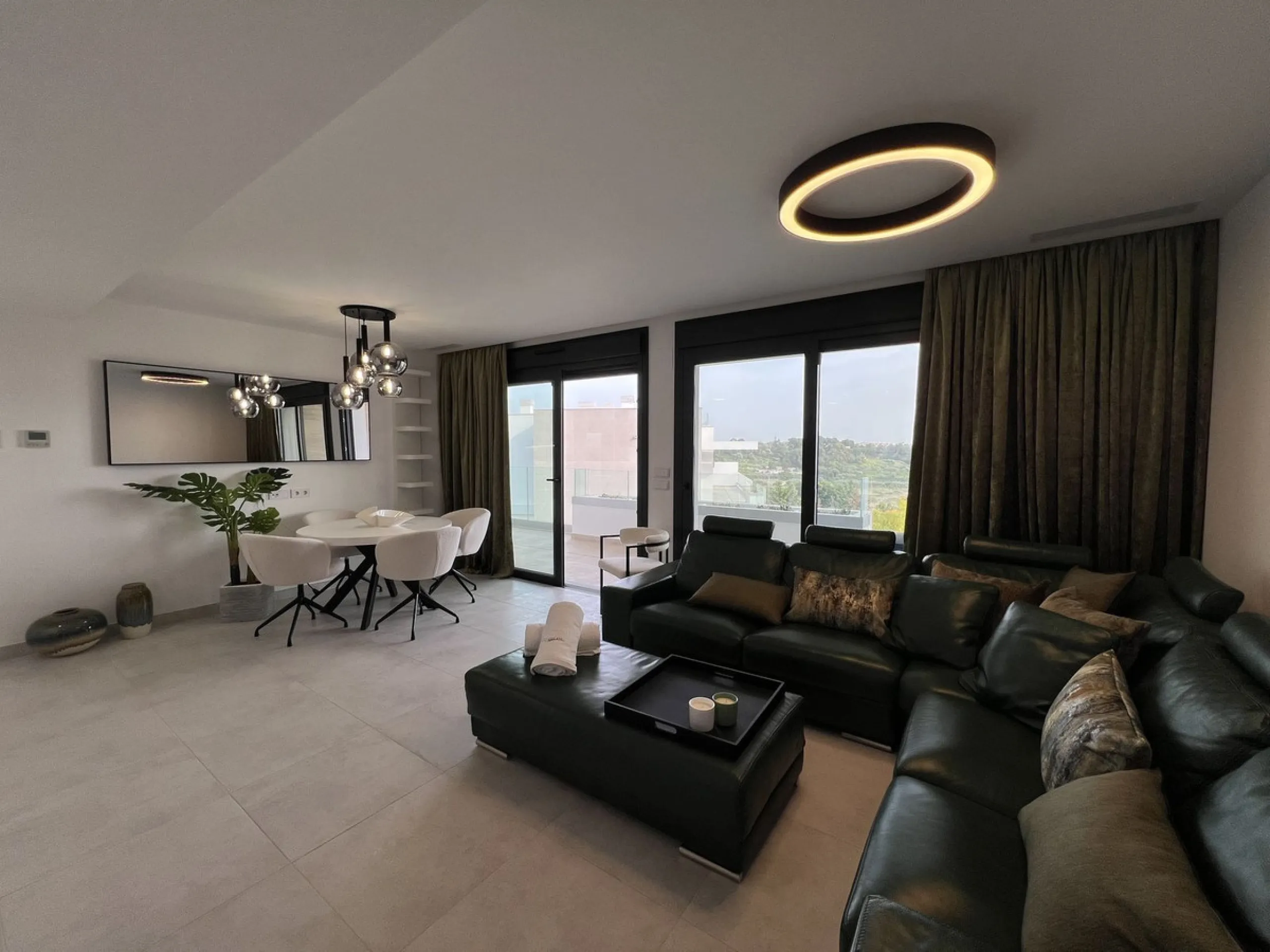 Apartment - Middle Floor Apartment в продаже в Estepona, Málaga. В доме 3 спален и 2 ванных комнат. Площадь дома 130 м²